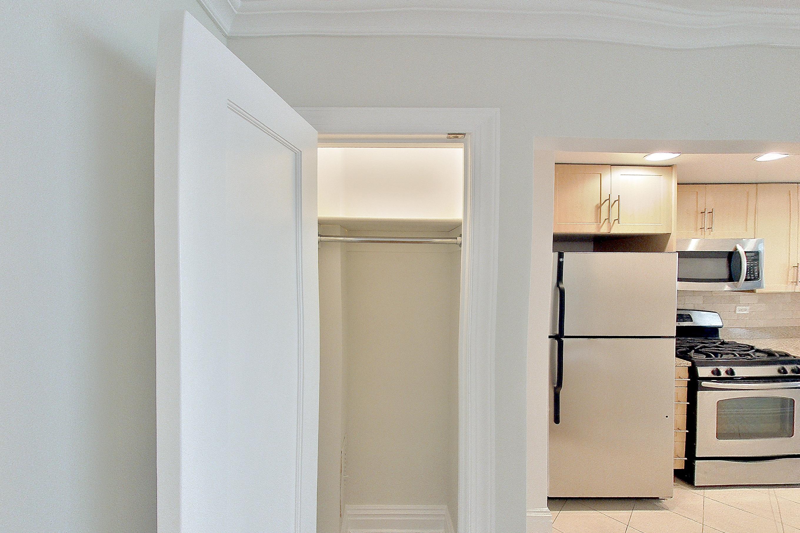 LIVING ROOM CLOSETS SPACE 2