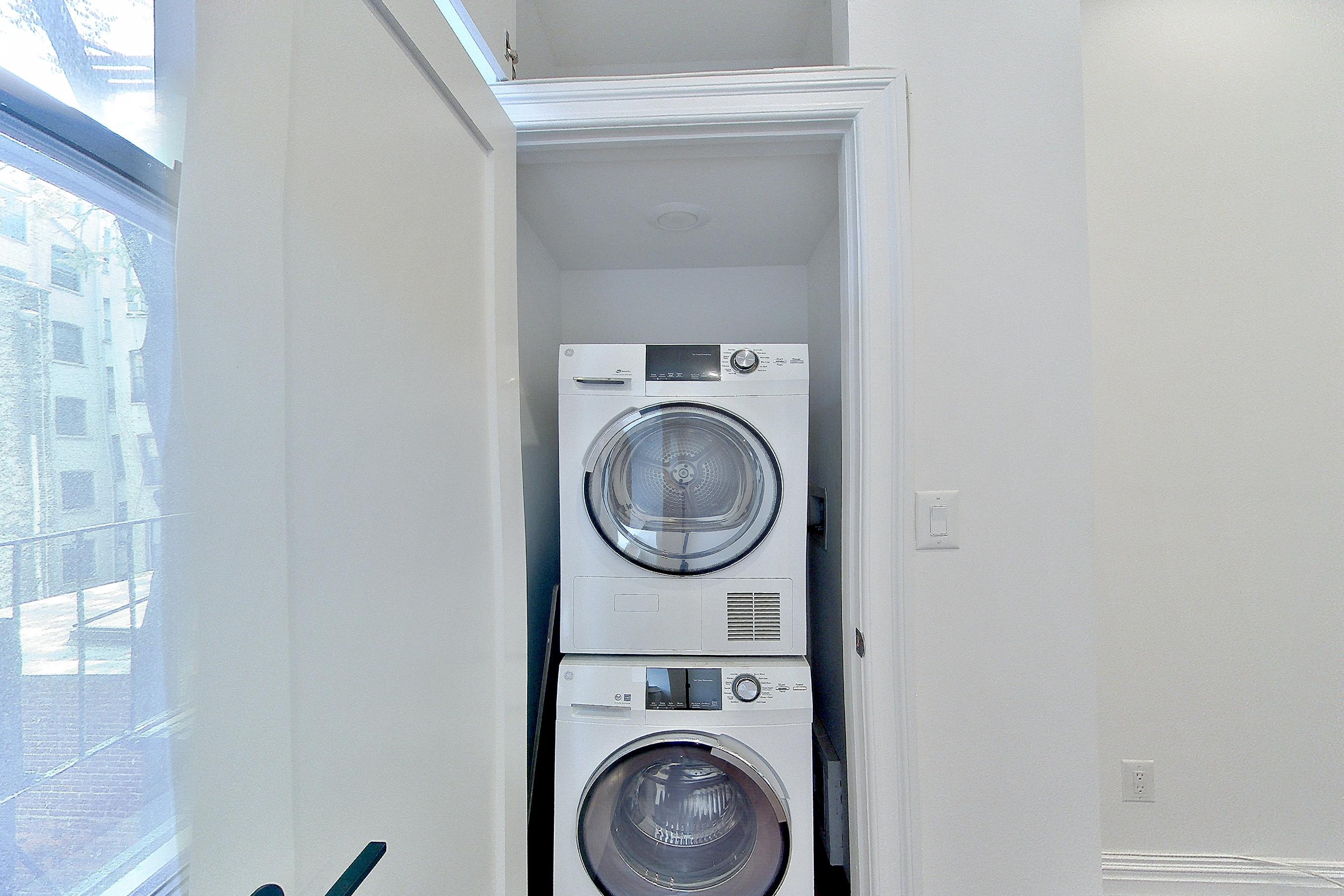 LIVING SPACE CLOSET