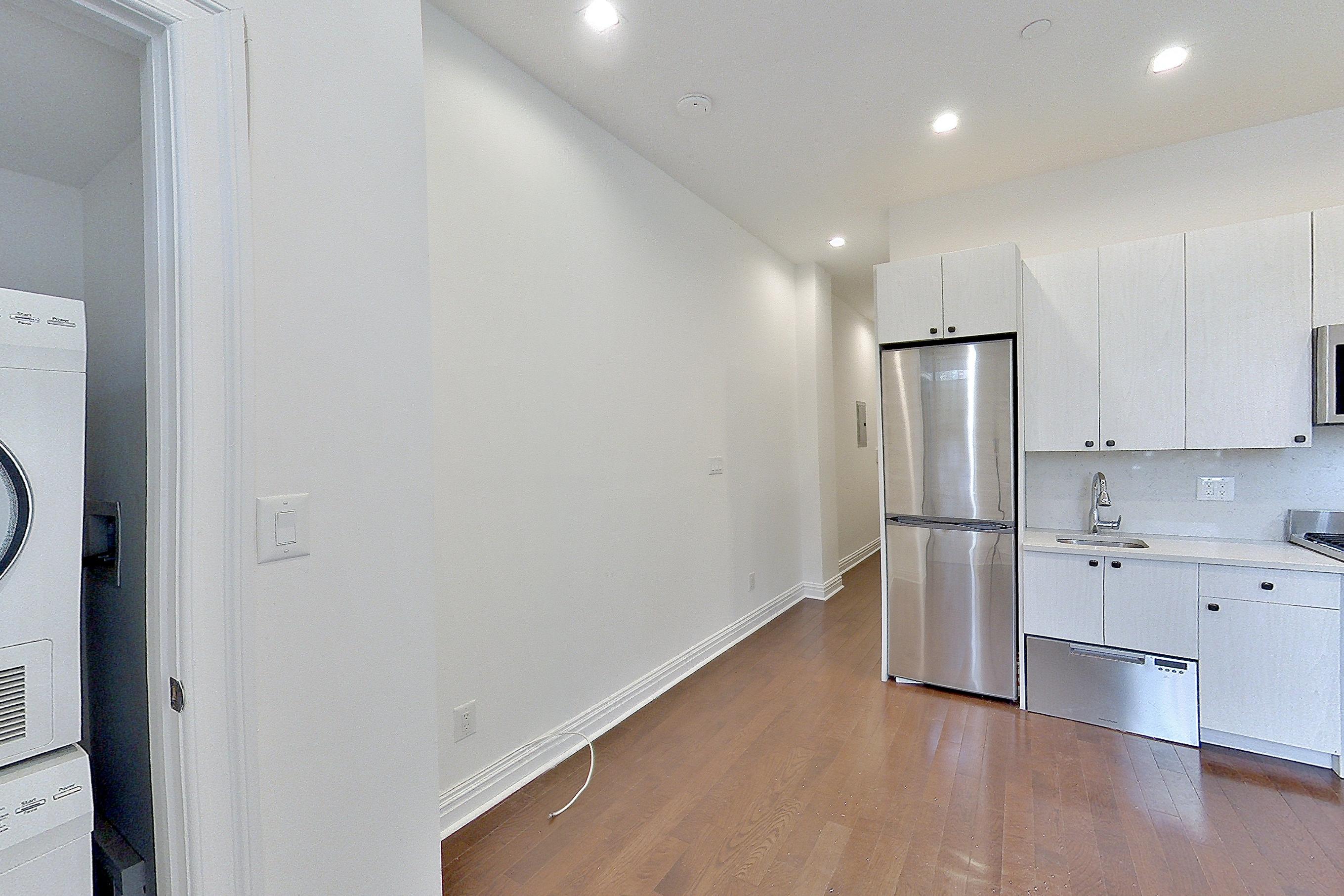LIVING SPACE CLOSET