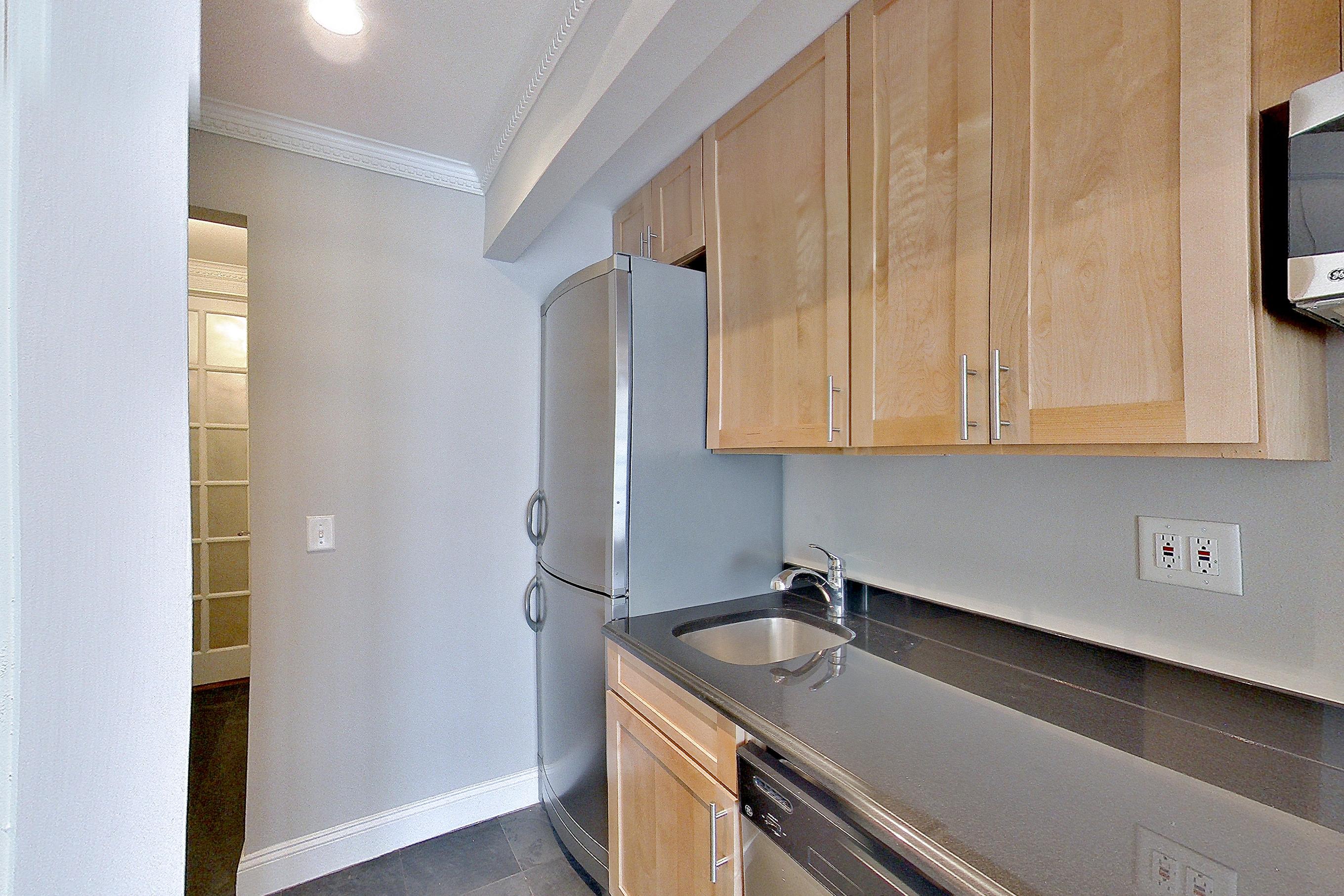 KITCHEN CLOSET