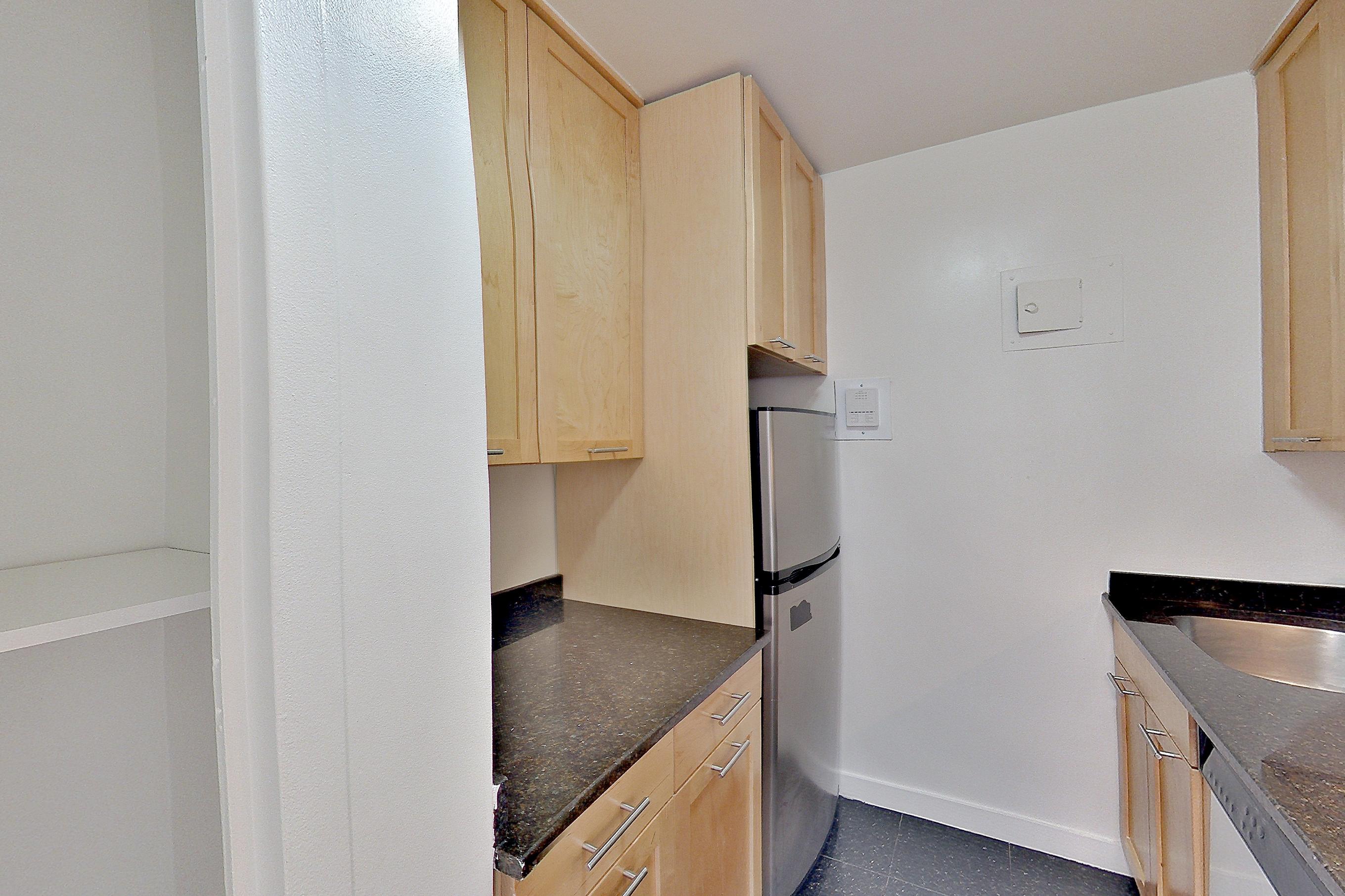 KITCHEN CLOSET