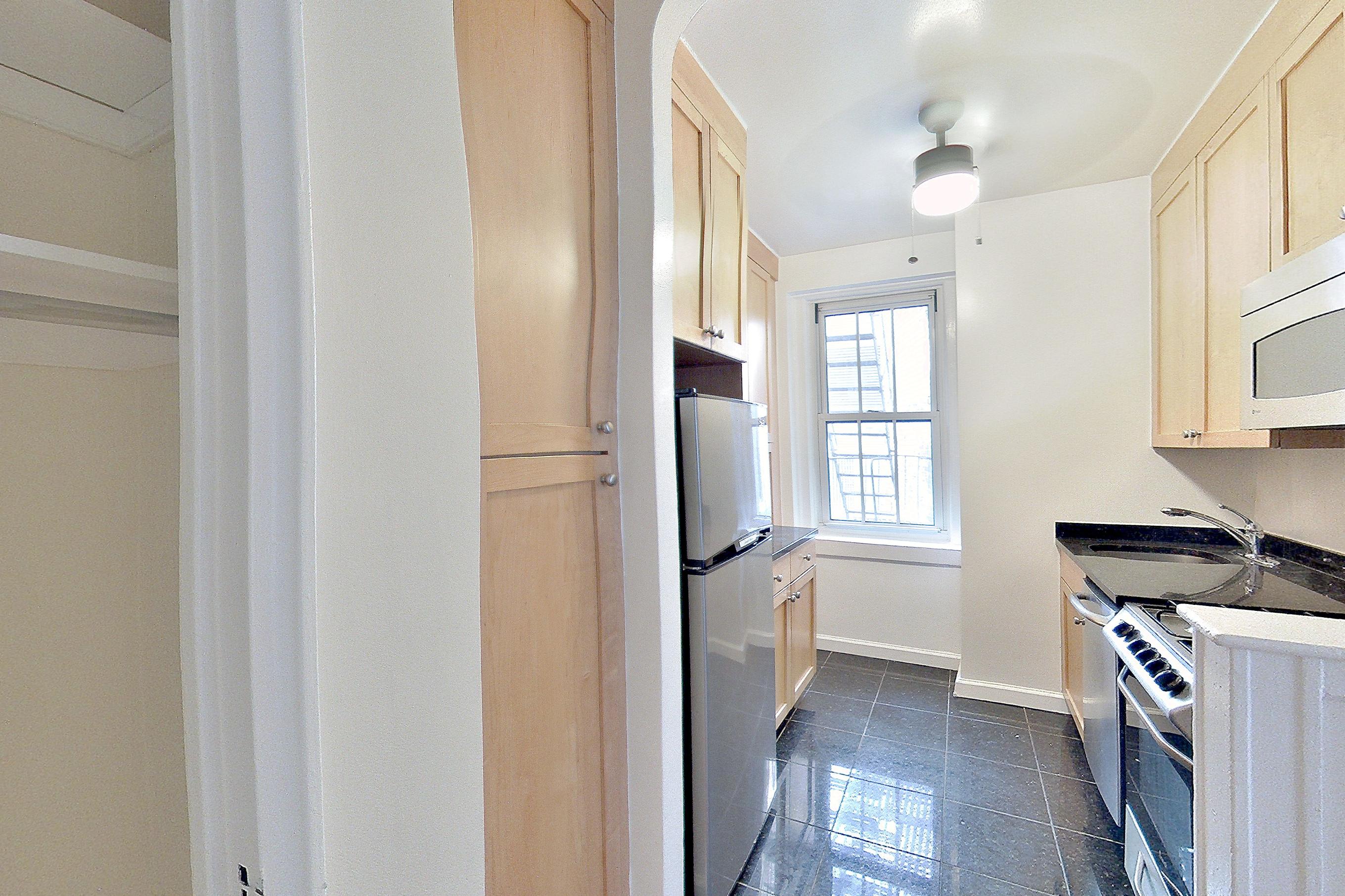 KITCHEN CLOSET