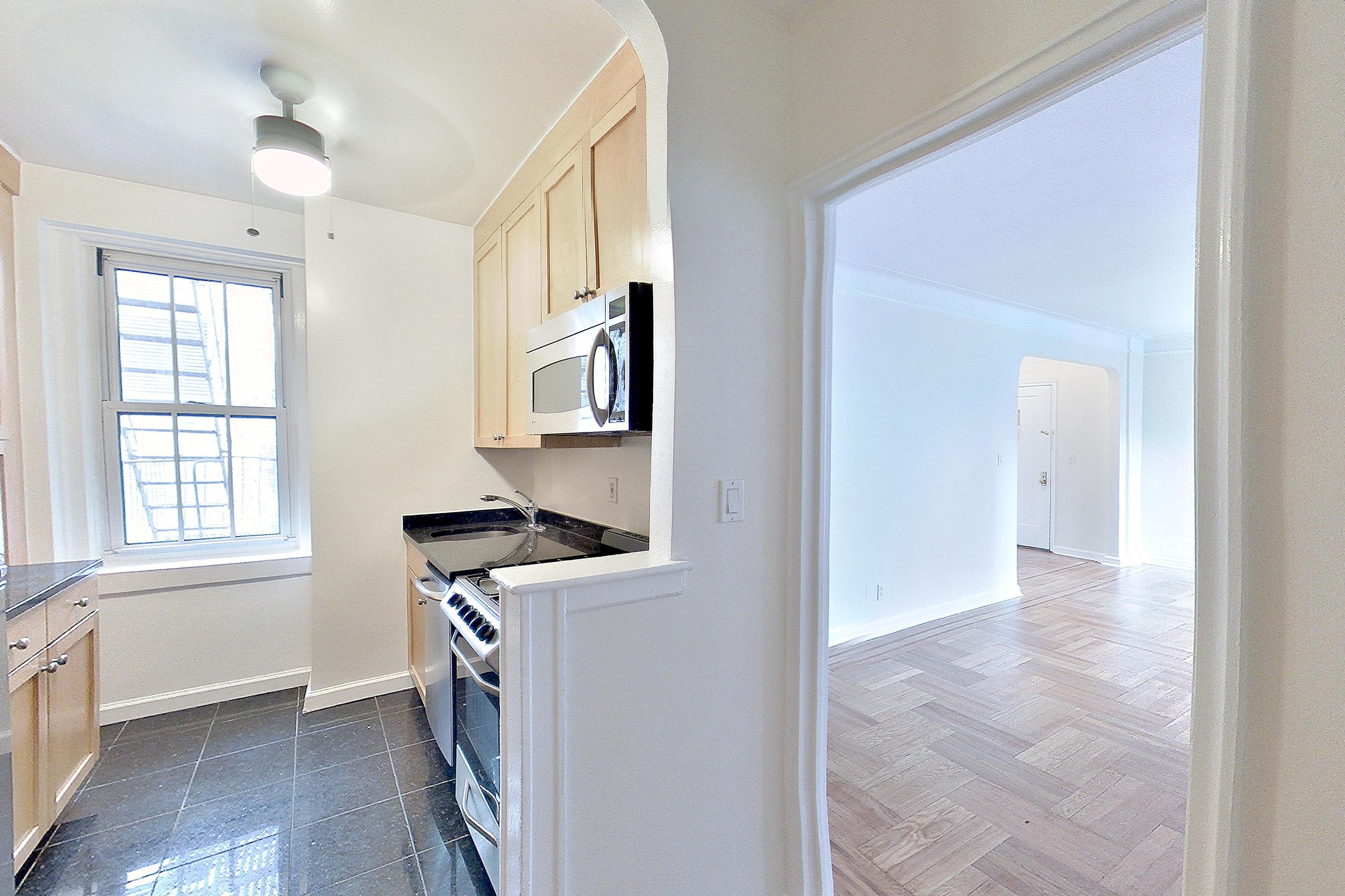 KITCHEN CLOSET