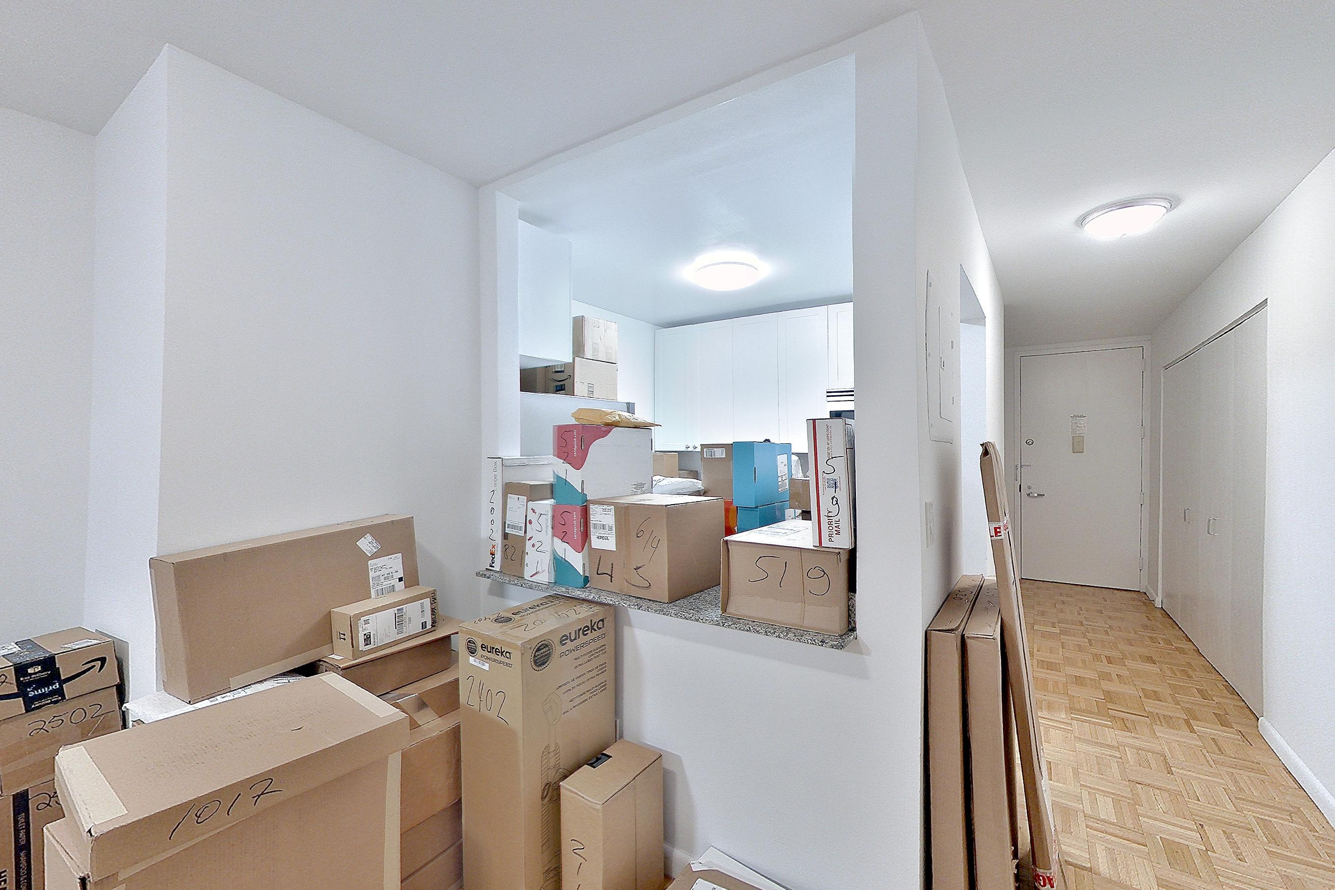 LIVING SPACE CLOSET