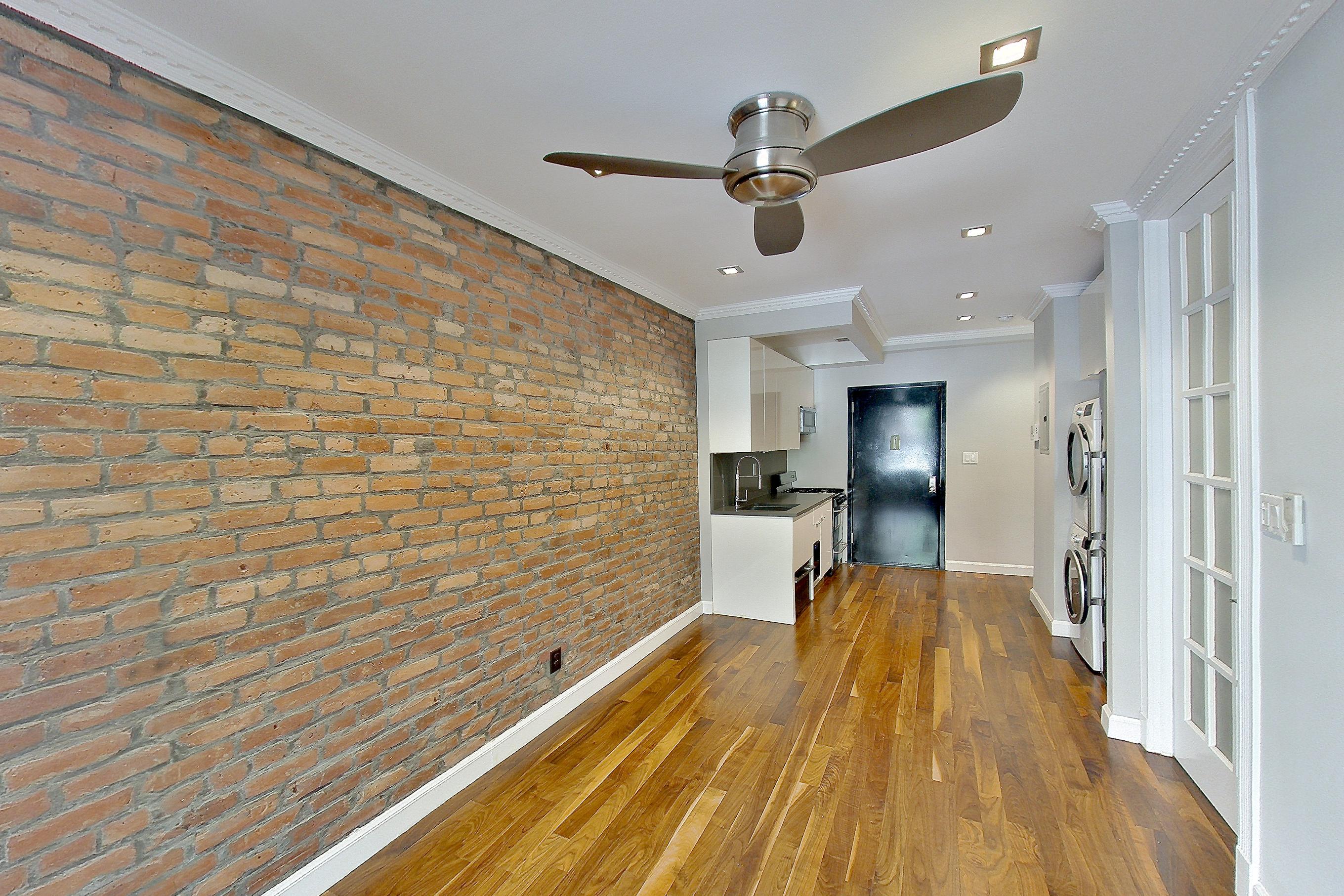 LIVING ROOM A