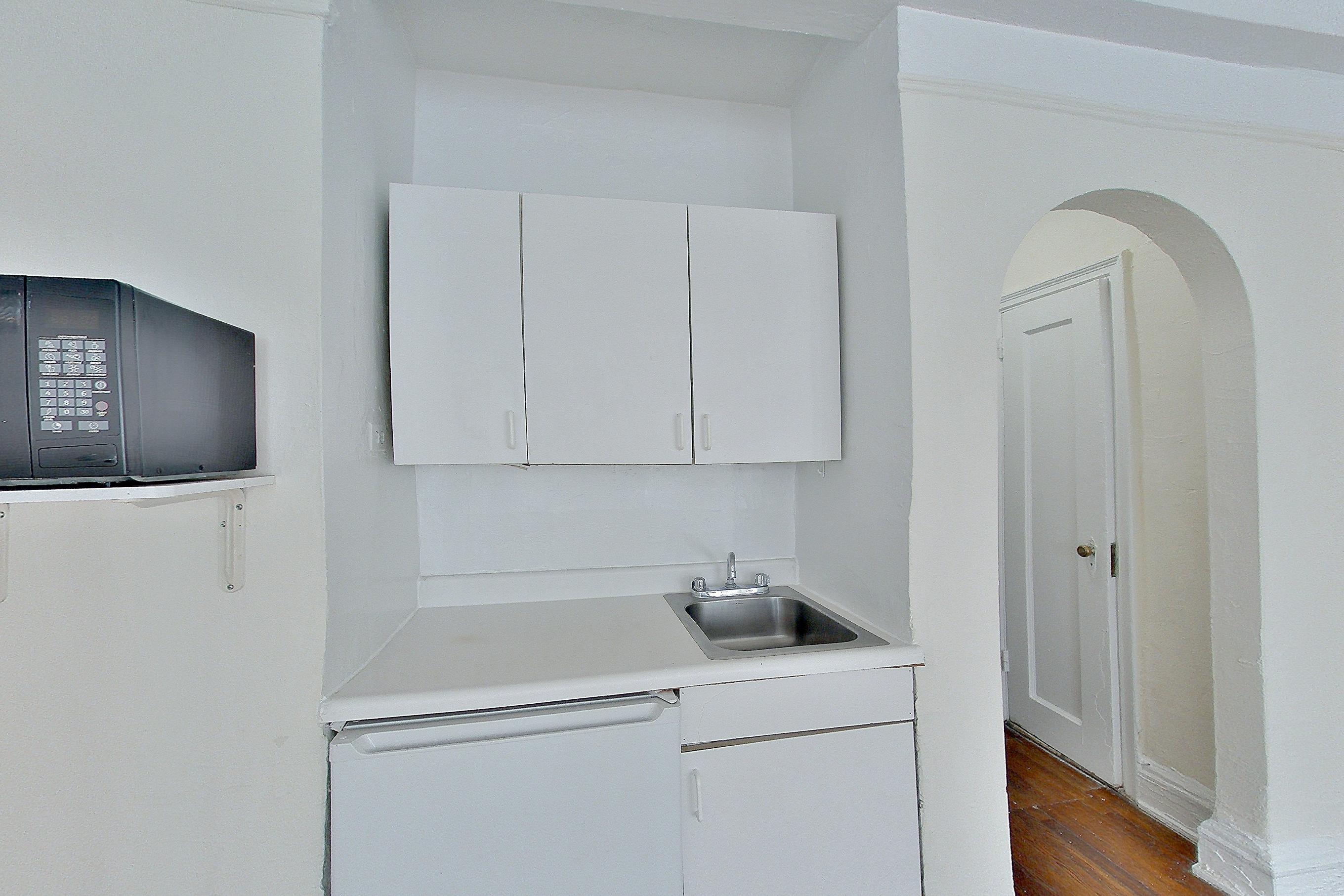 KITCHENETTE