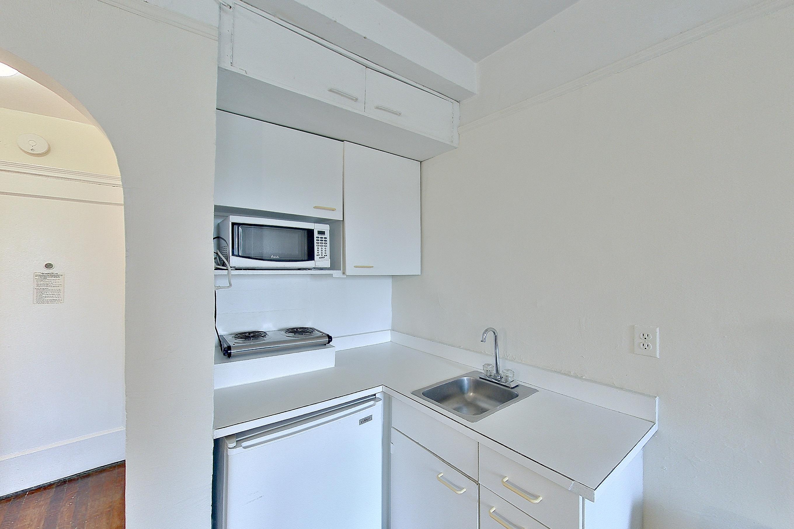 KITCHENETTE