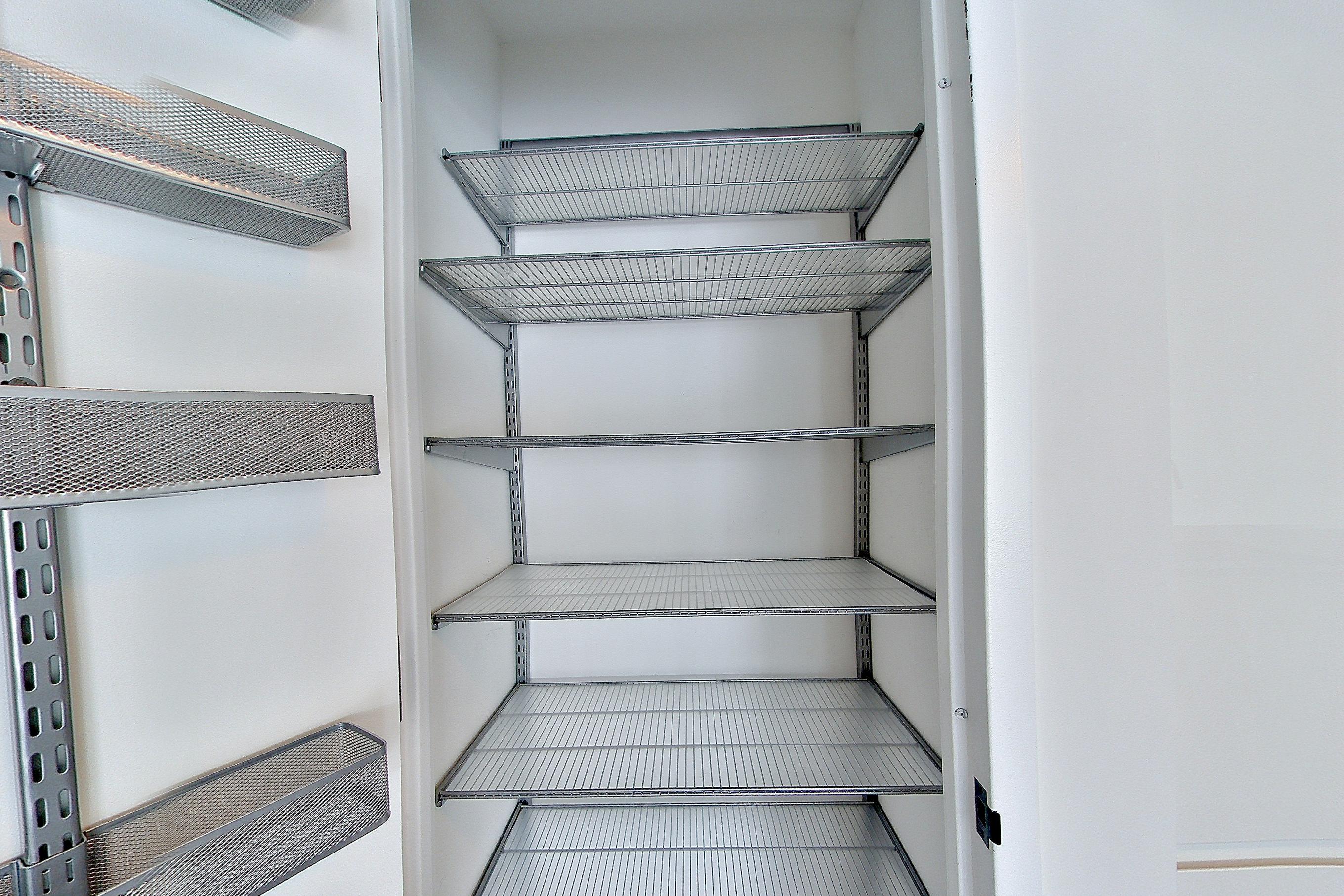 KITCHEN CLOSET