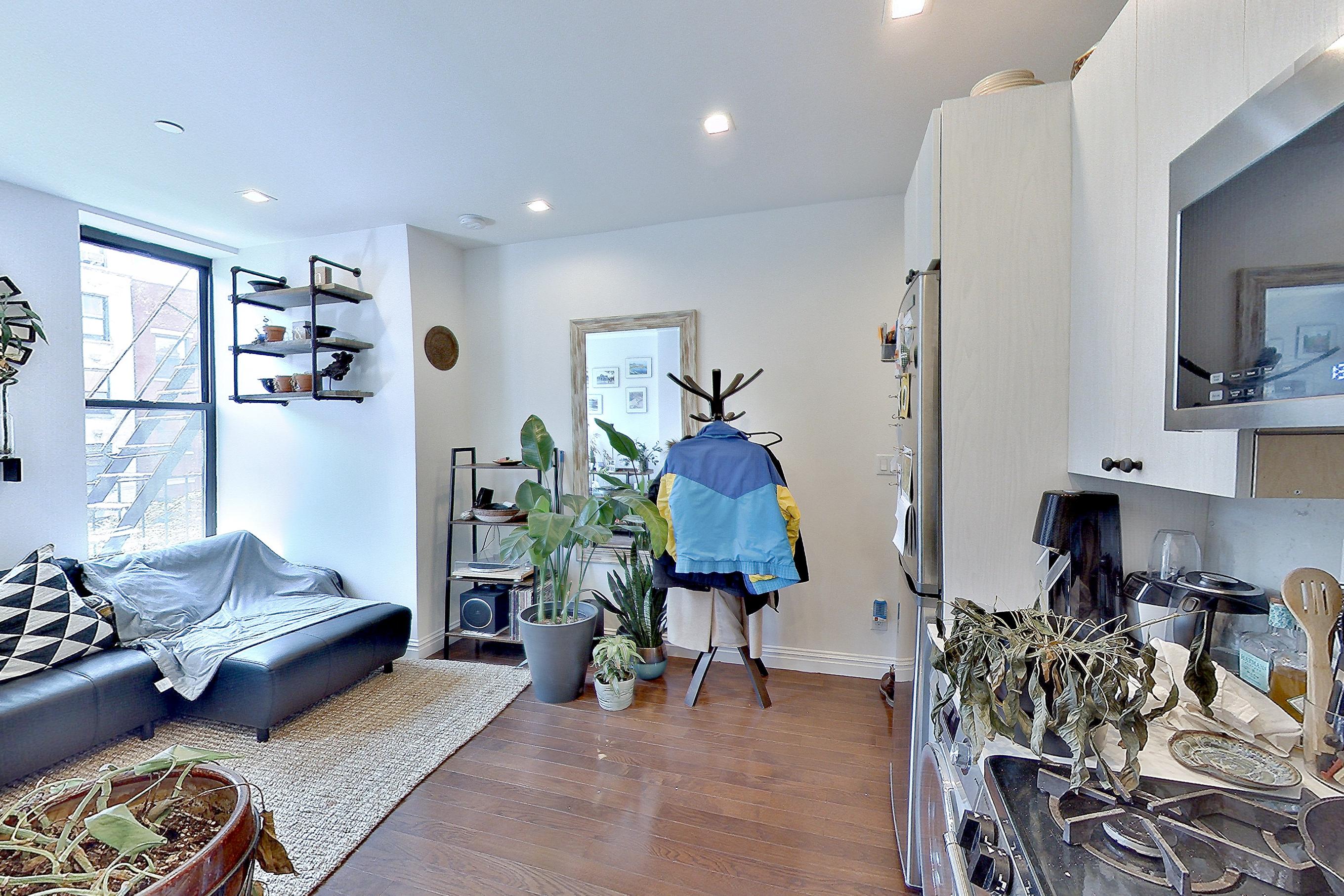 LIVING ROOM C