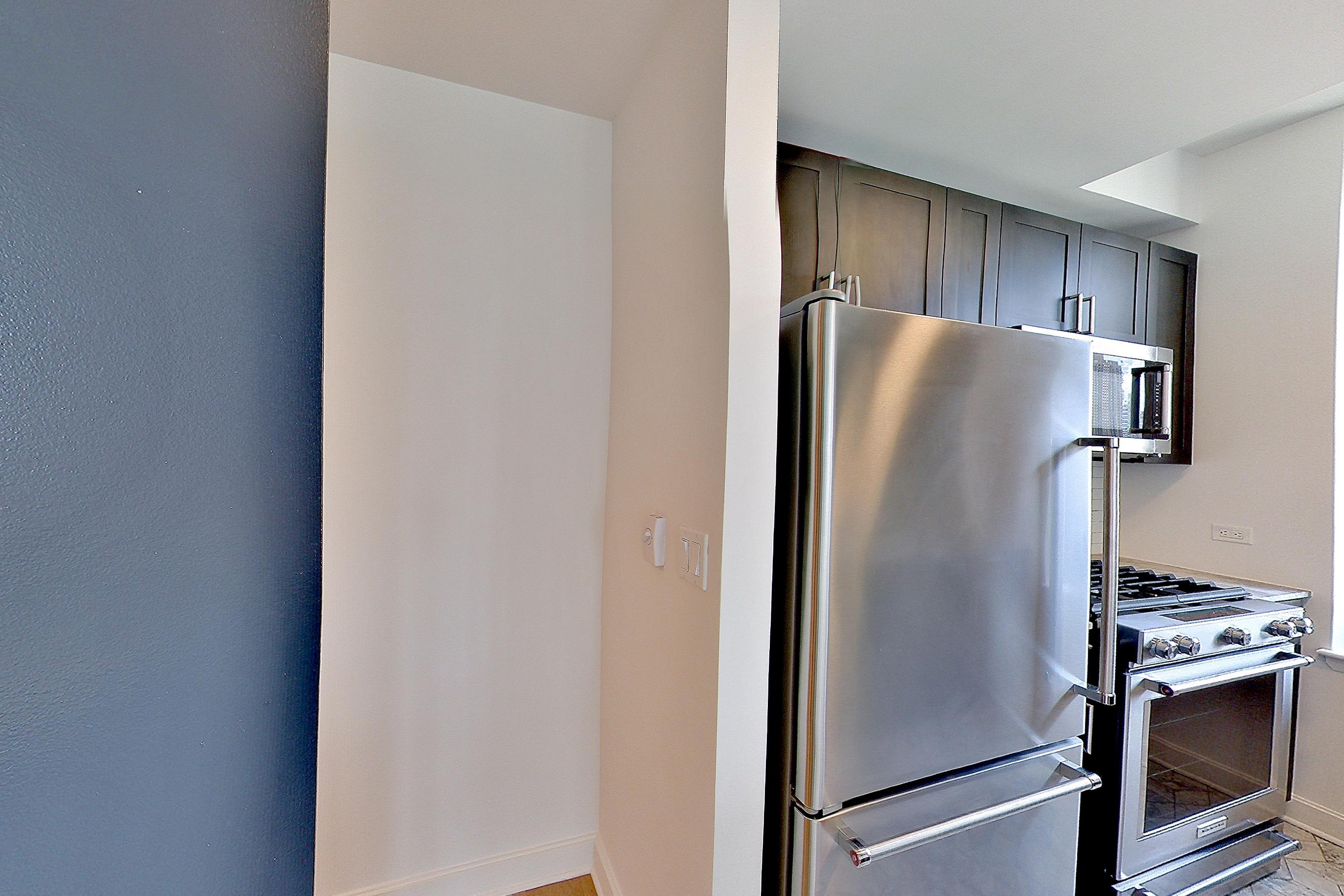 KITCHEN CLOSET