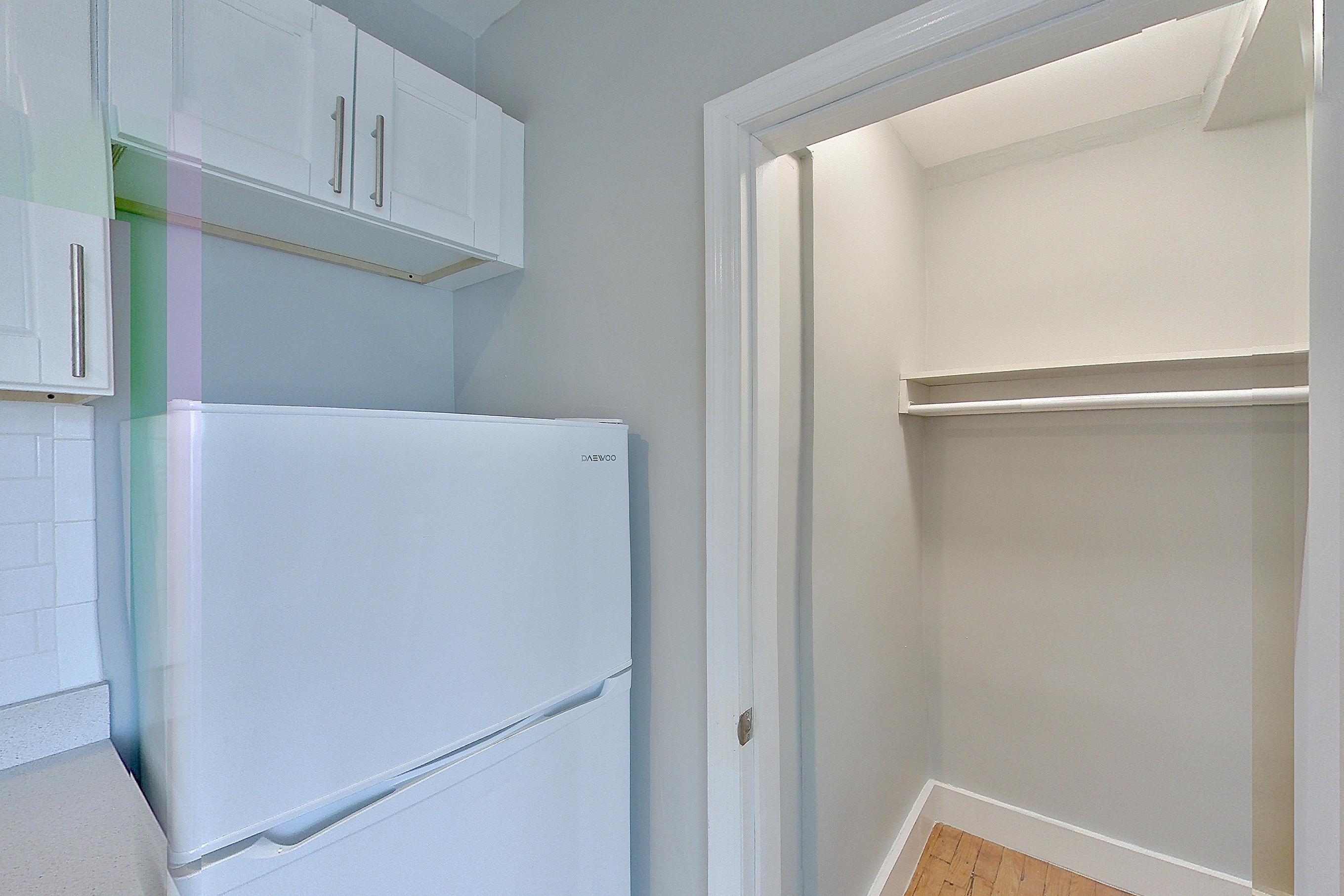 KITCHEN CLOSET