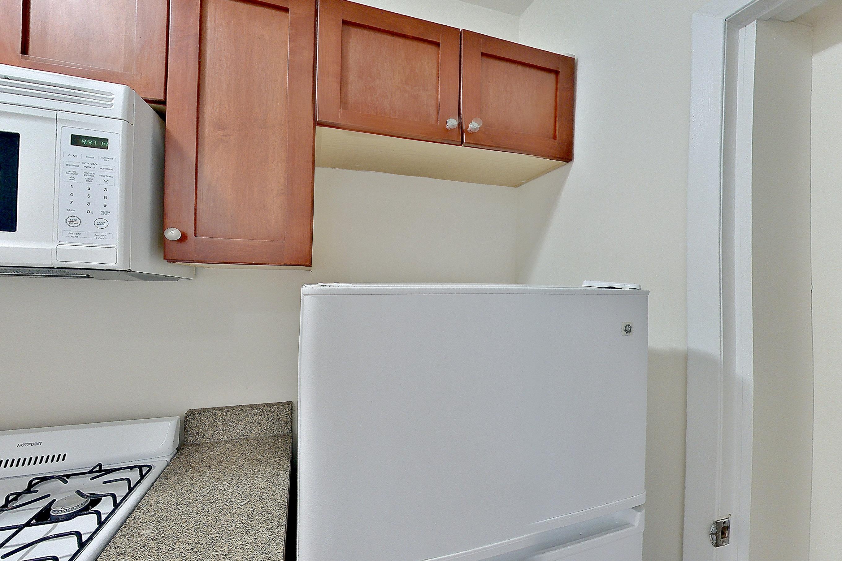 KITCHEN CLOSET