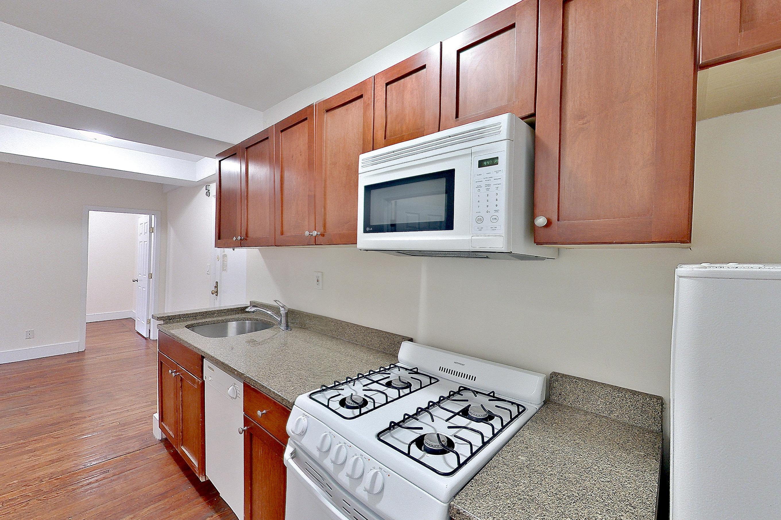 KITCHEN CLOSET