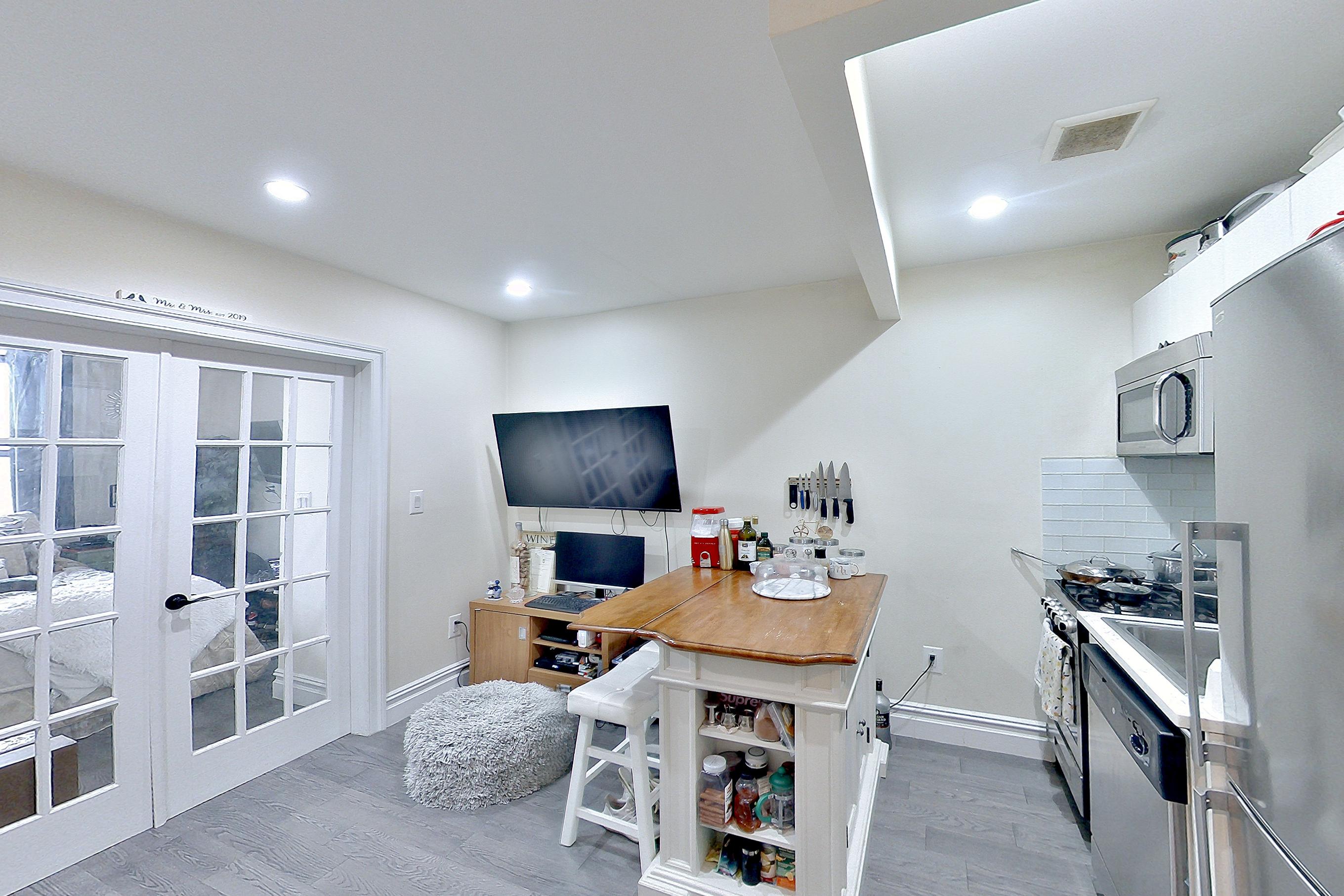 LIVING ROOM CLOSET