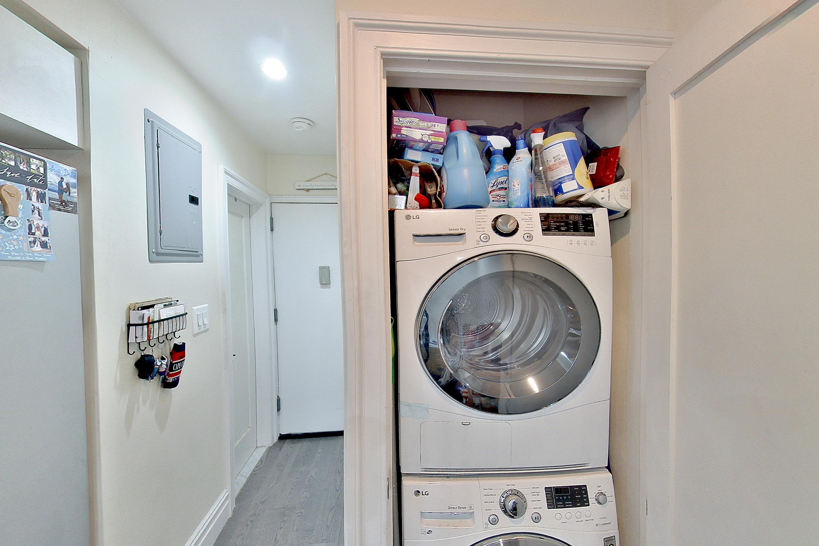 LIVING ROOM CLOSET