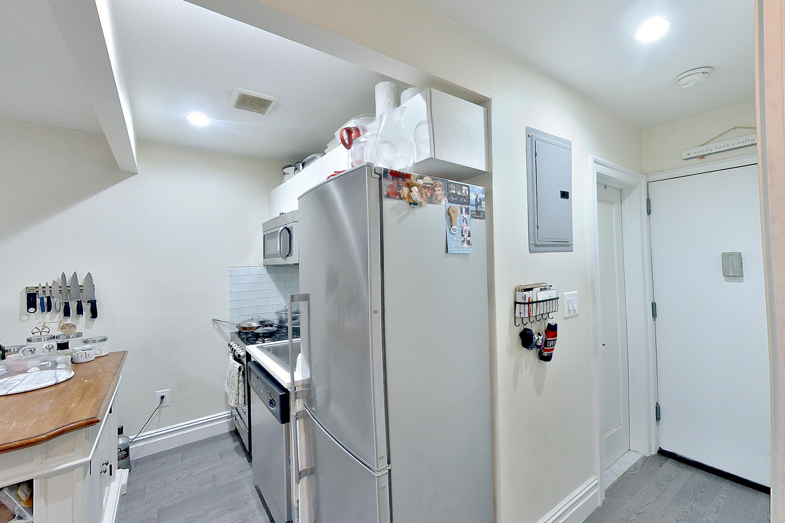 LIVING ROOM CLOSET