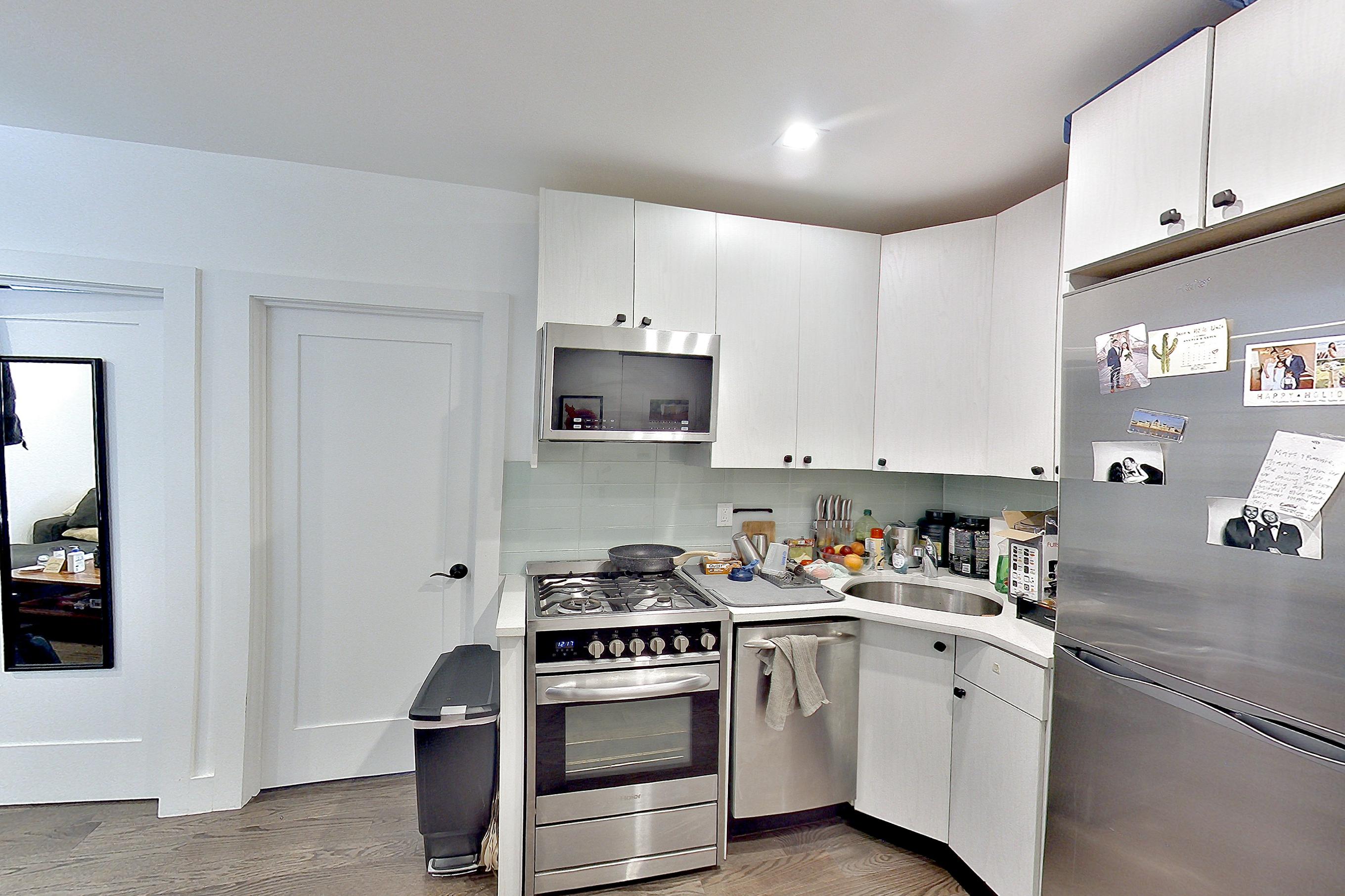 KITCHEN CLOSET