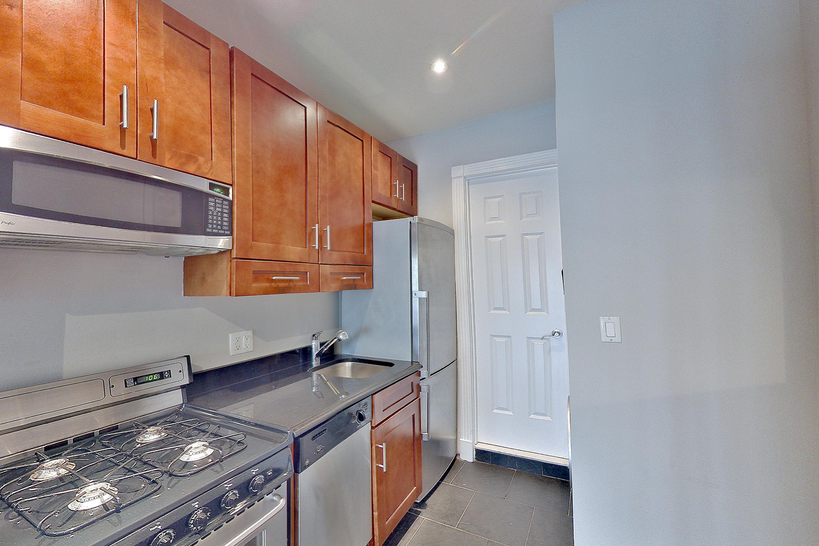 KITCHEN CLOSET