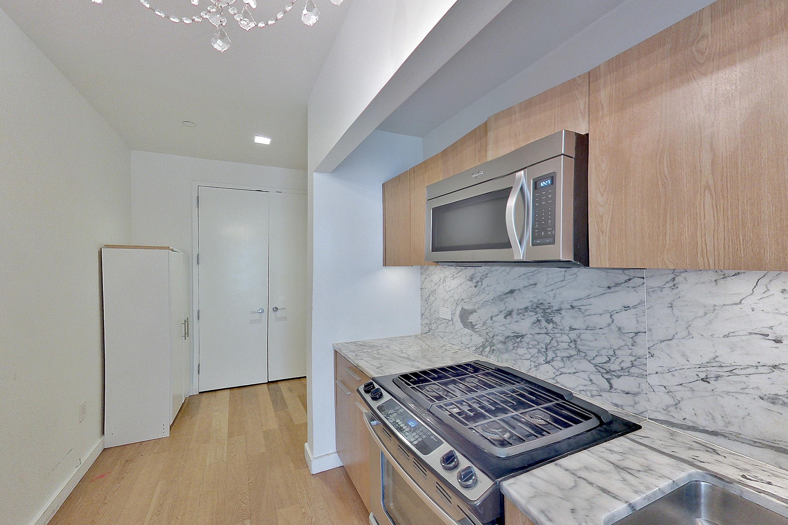 KITCHEN CLOSET