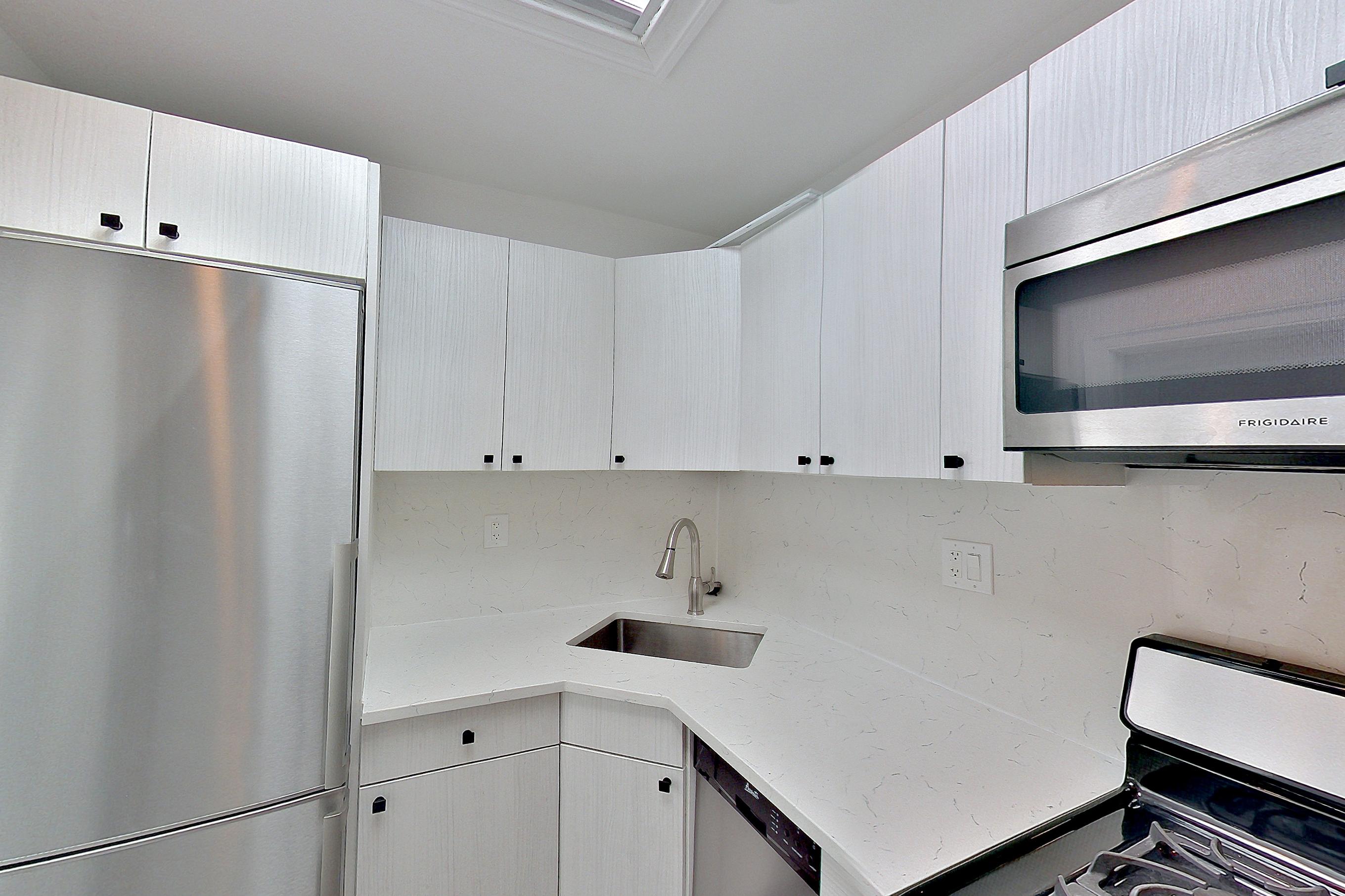 KITCHEN CLOSET
