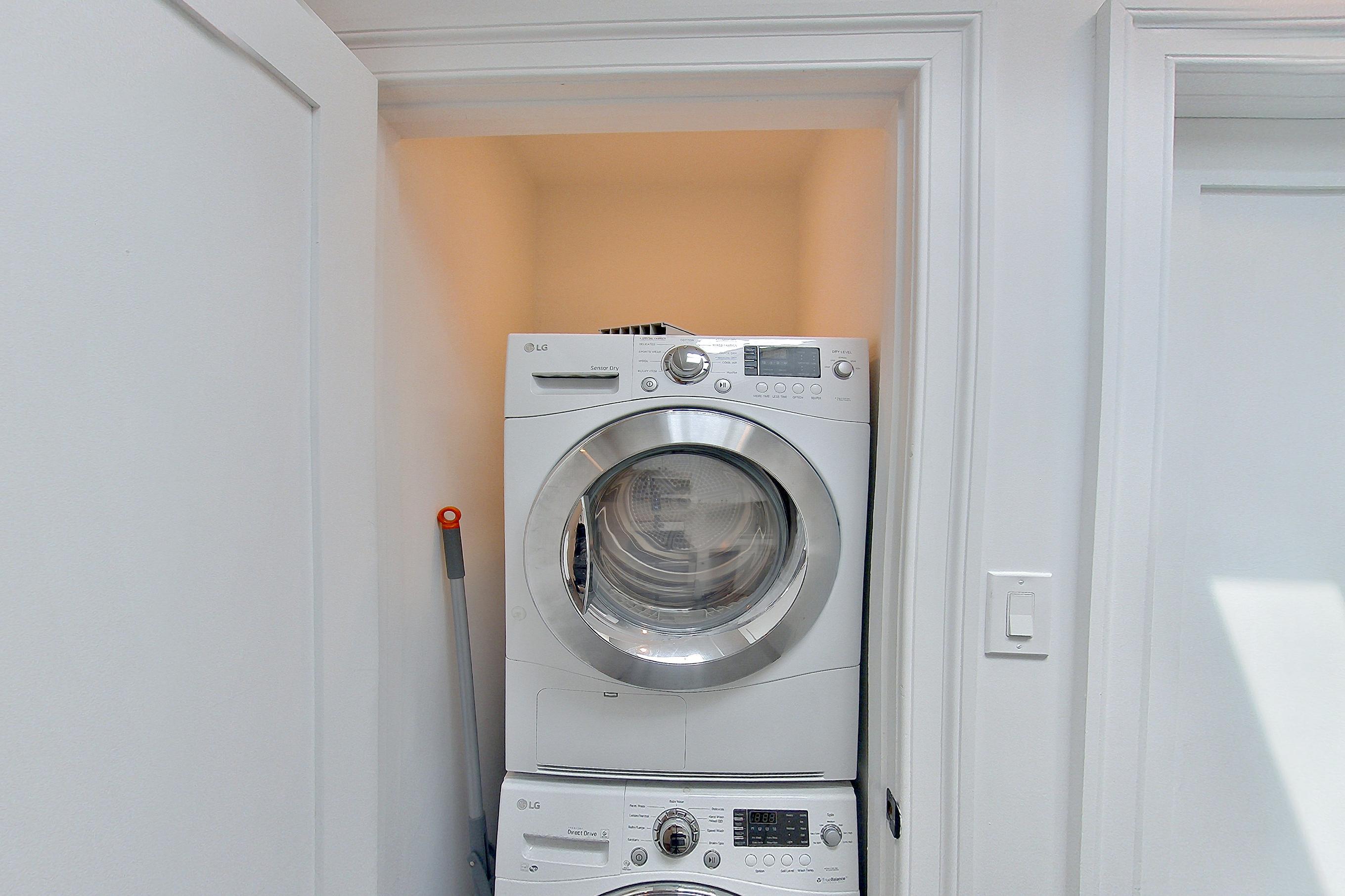 KITCHEN CLOSET