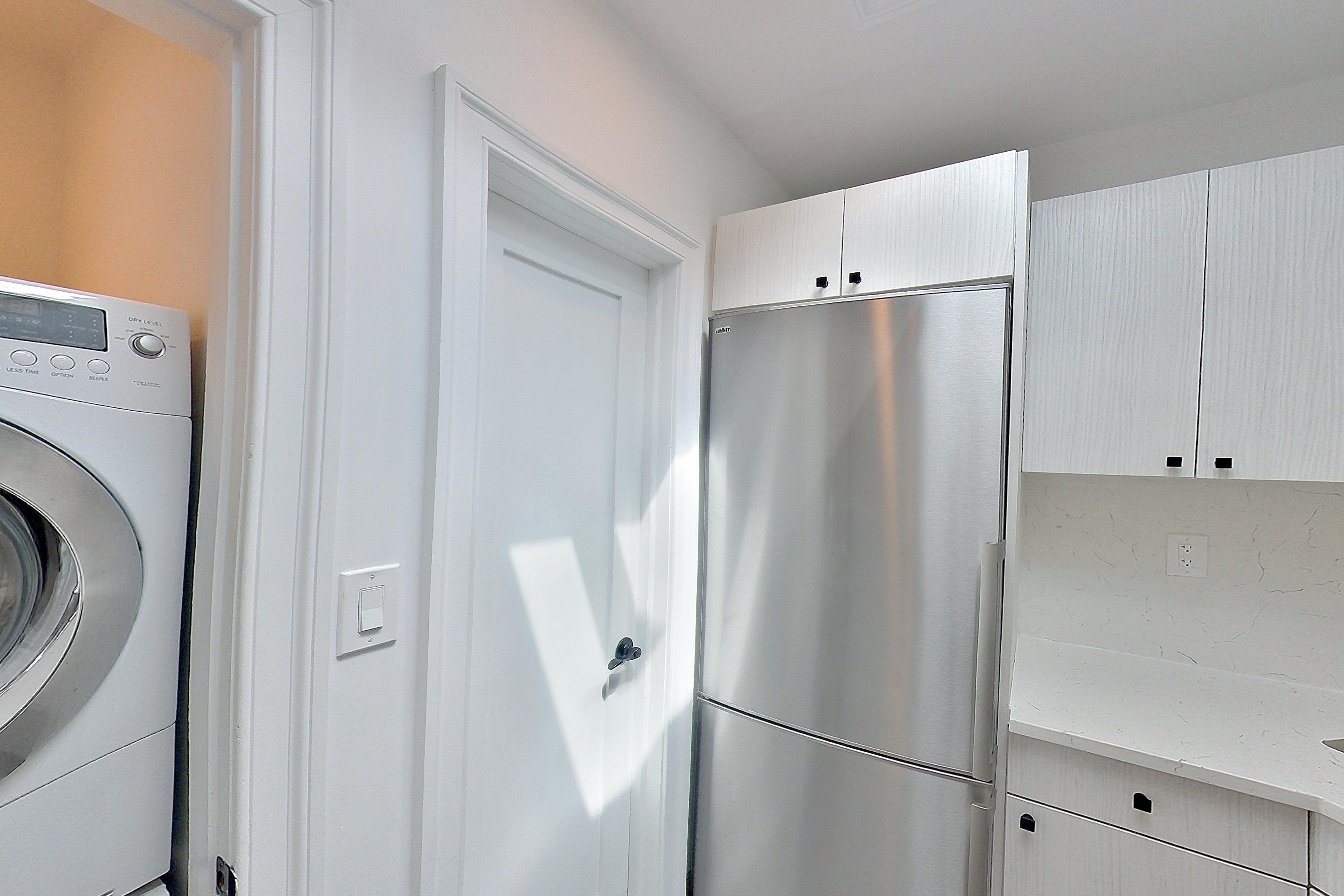 KITCHEN CLOSET