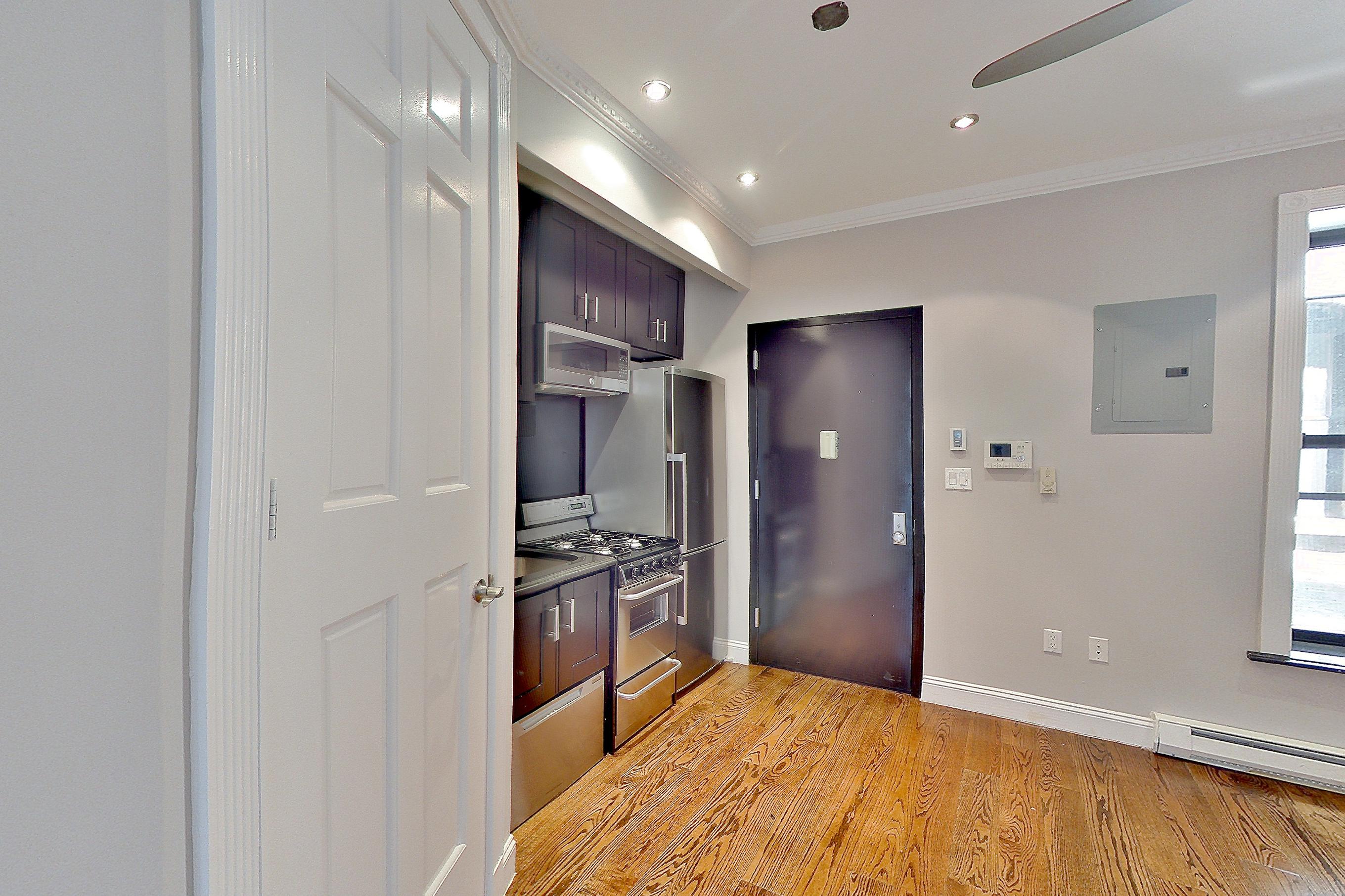 LIVING ROOM CLOSET