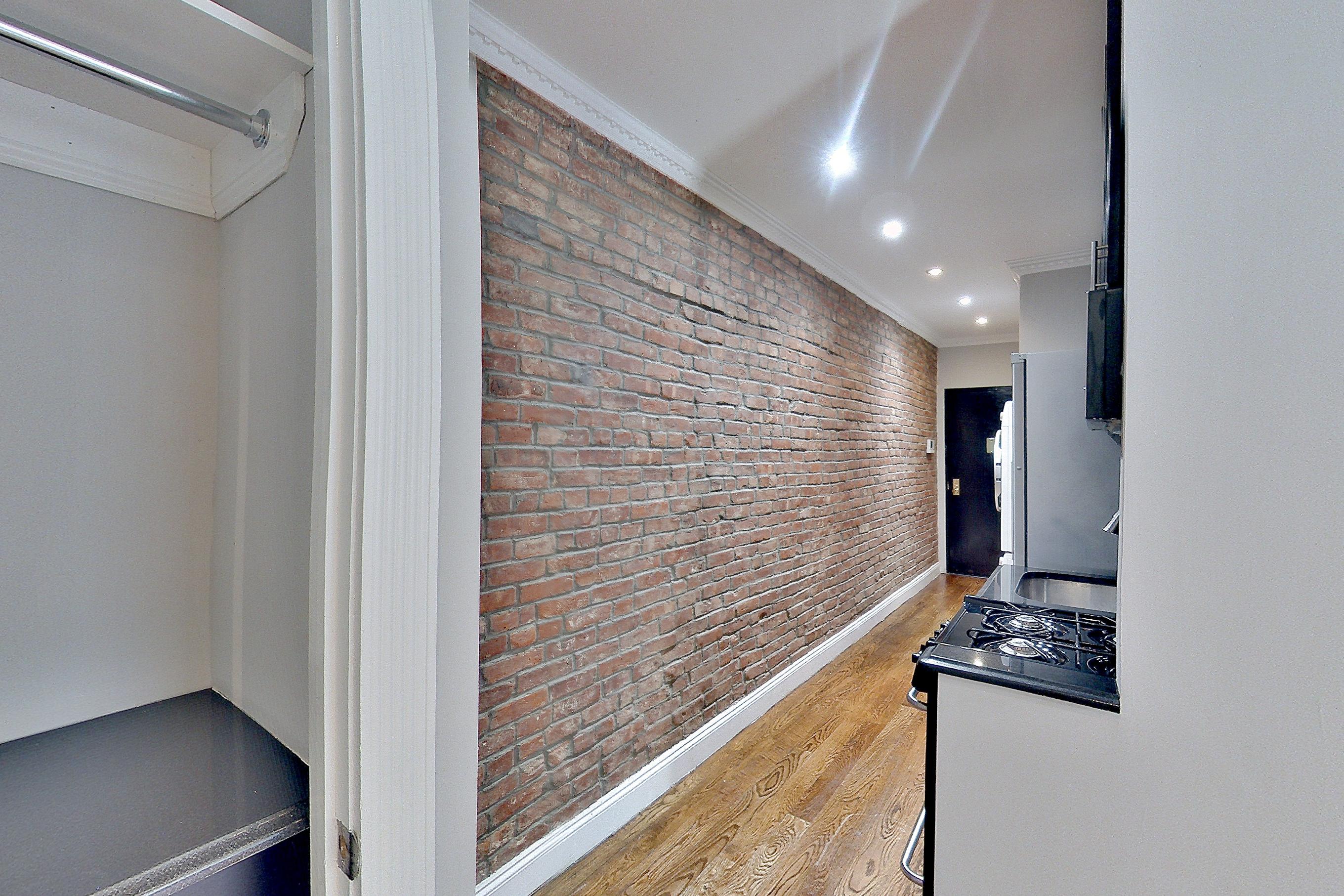 LIVING ROOM CLOSET
