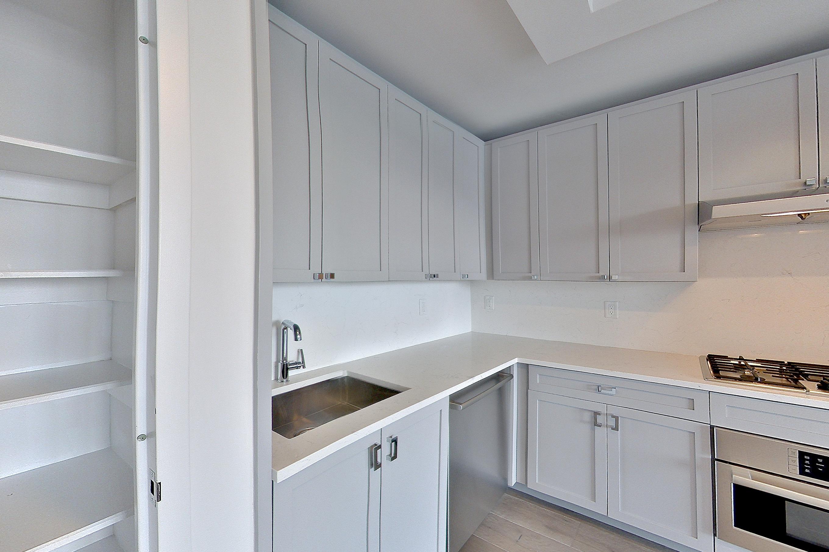 KITCHEN CLOSET