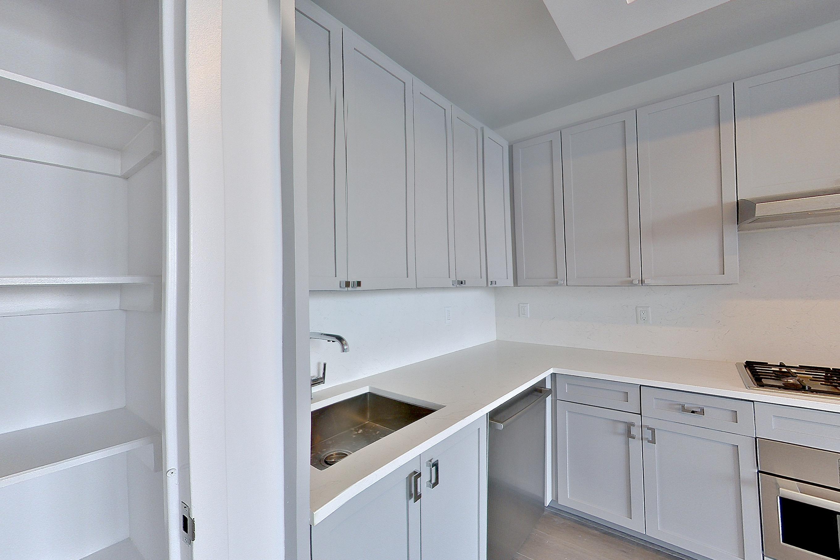 KITCHEN CLOSET