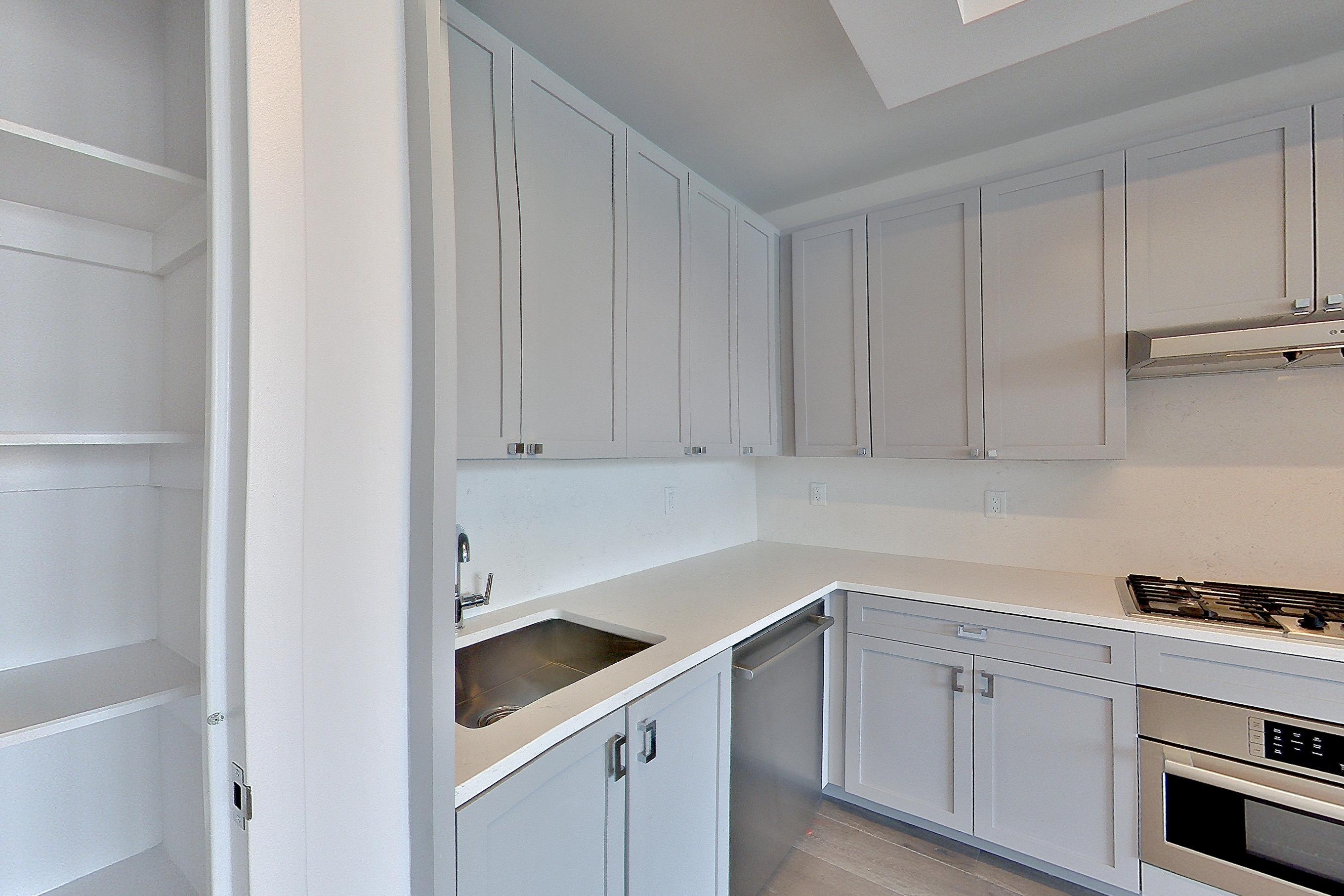 KITCHEN CLOSET