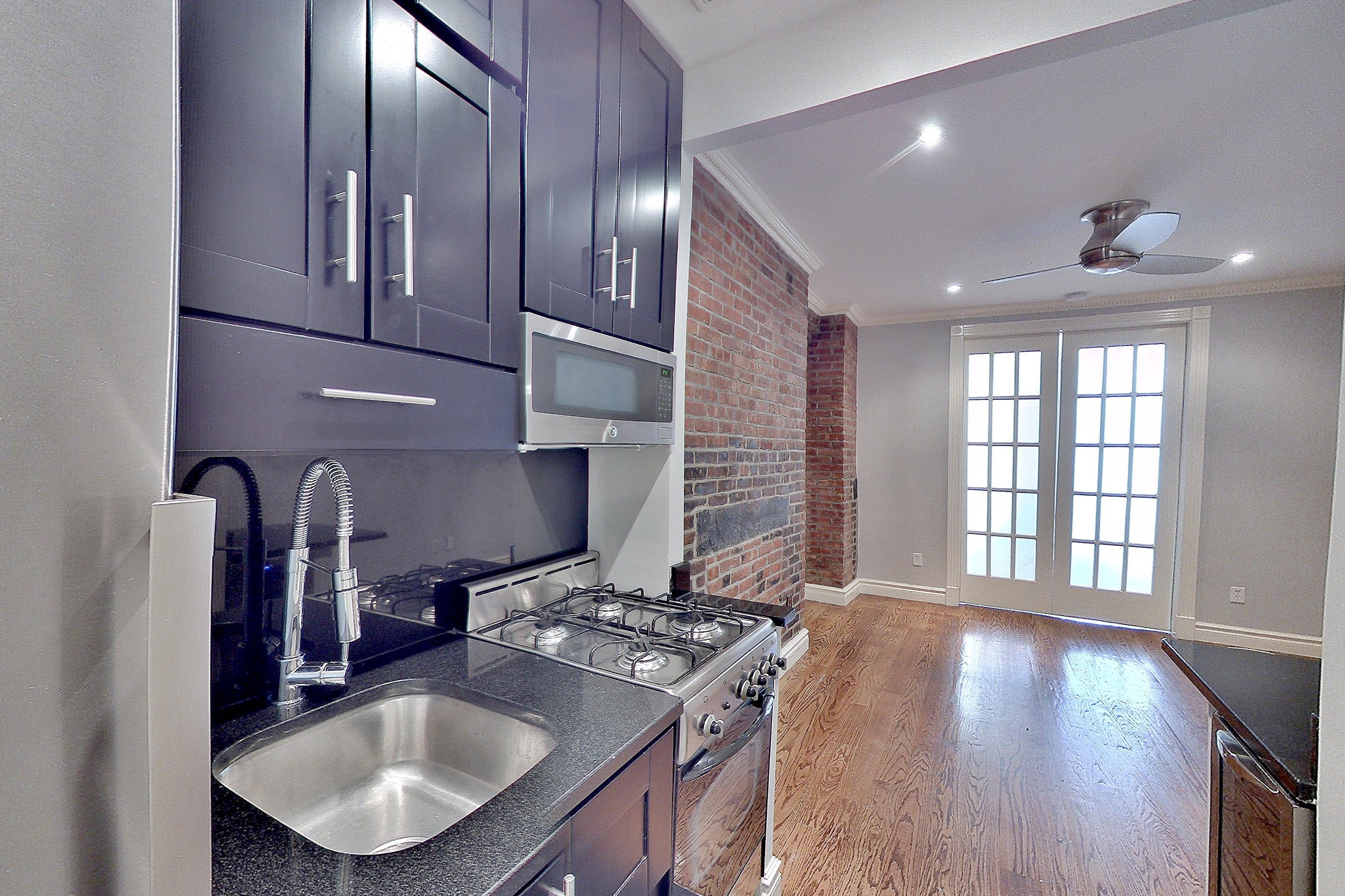 KITCHEN CLOSET