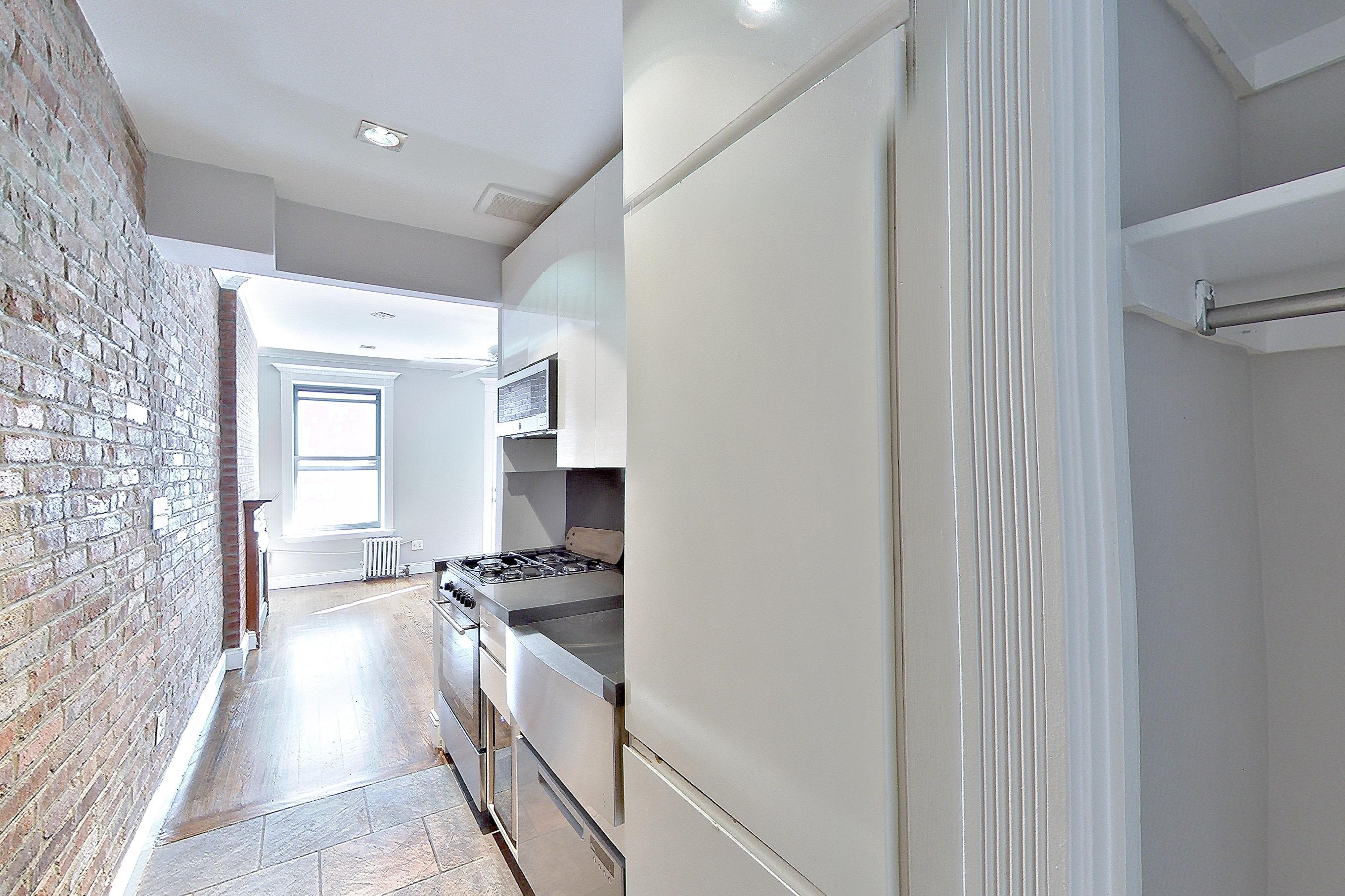 KITCHEN CLOSET