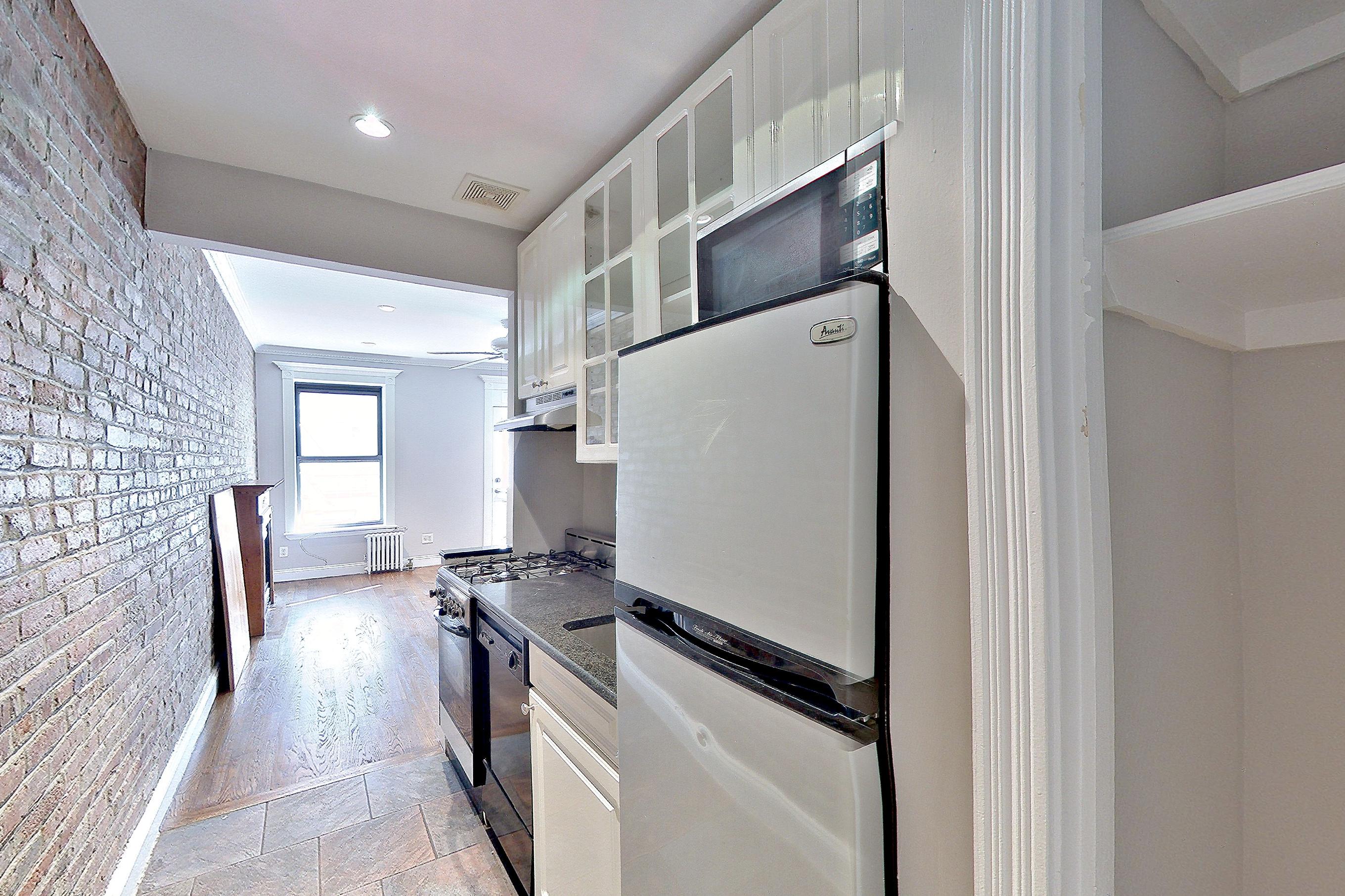 KITCHEN CLOSET