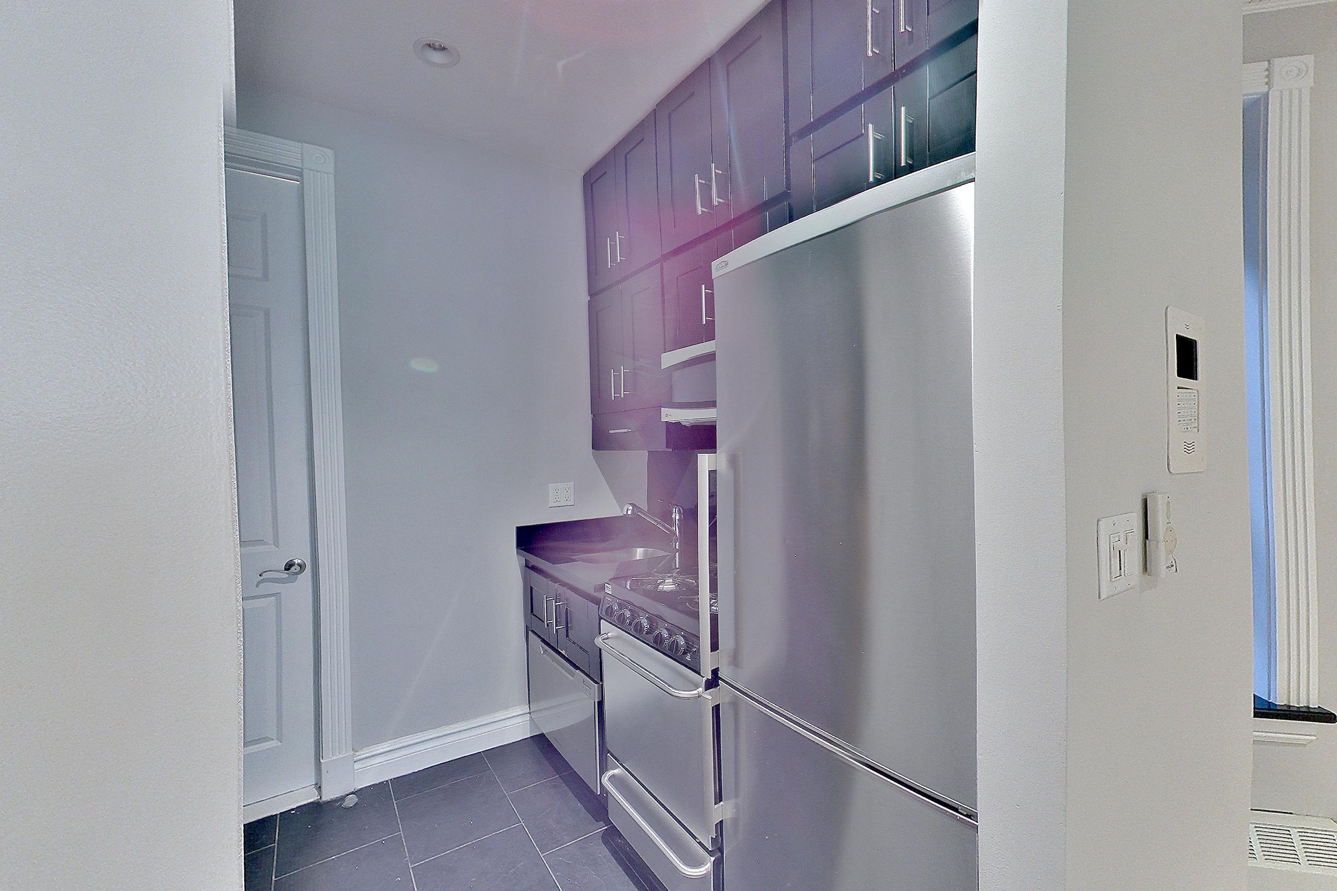 KITCHEN CLOSET