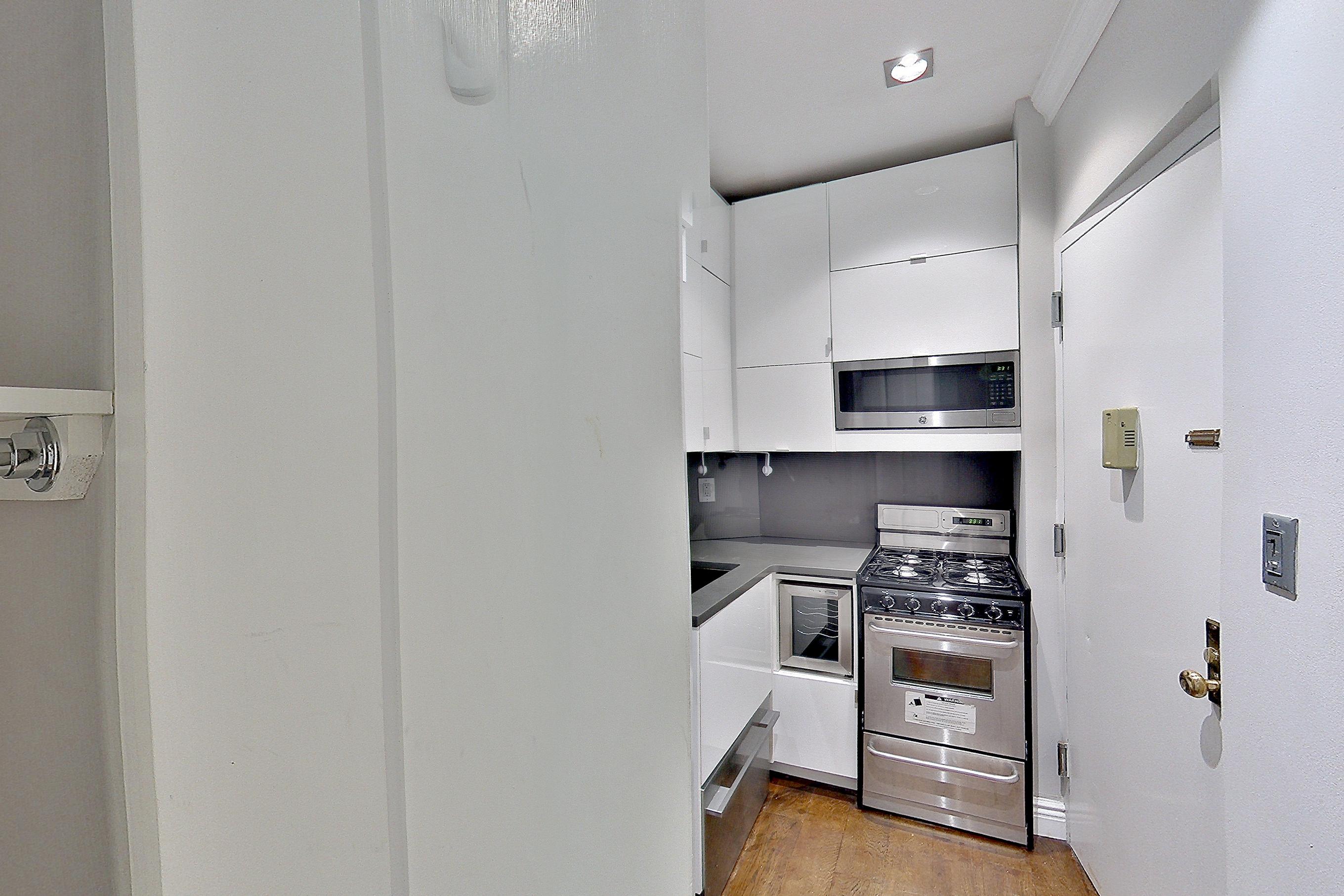 KITCHEN CLOSET