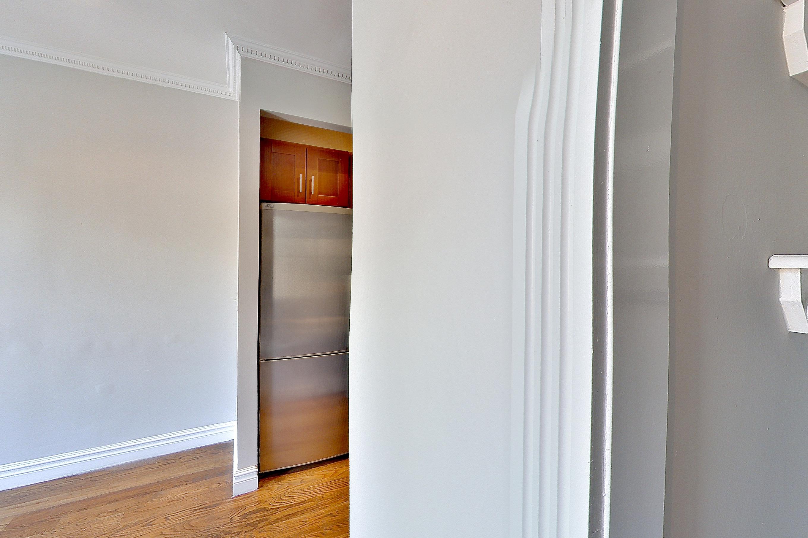 LIVING ROOM CLOSET