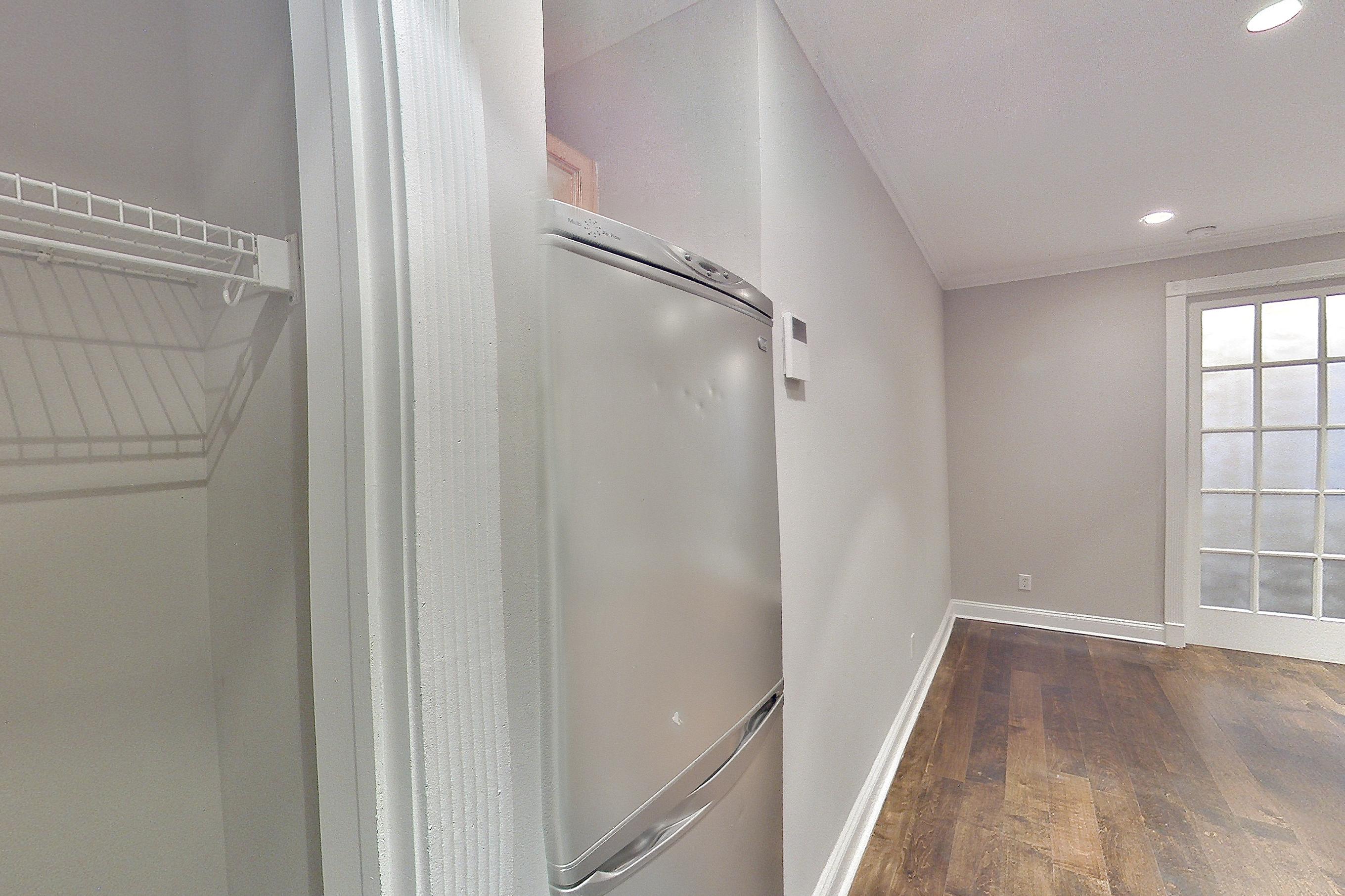 KITCHEN CLOSET