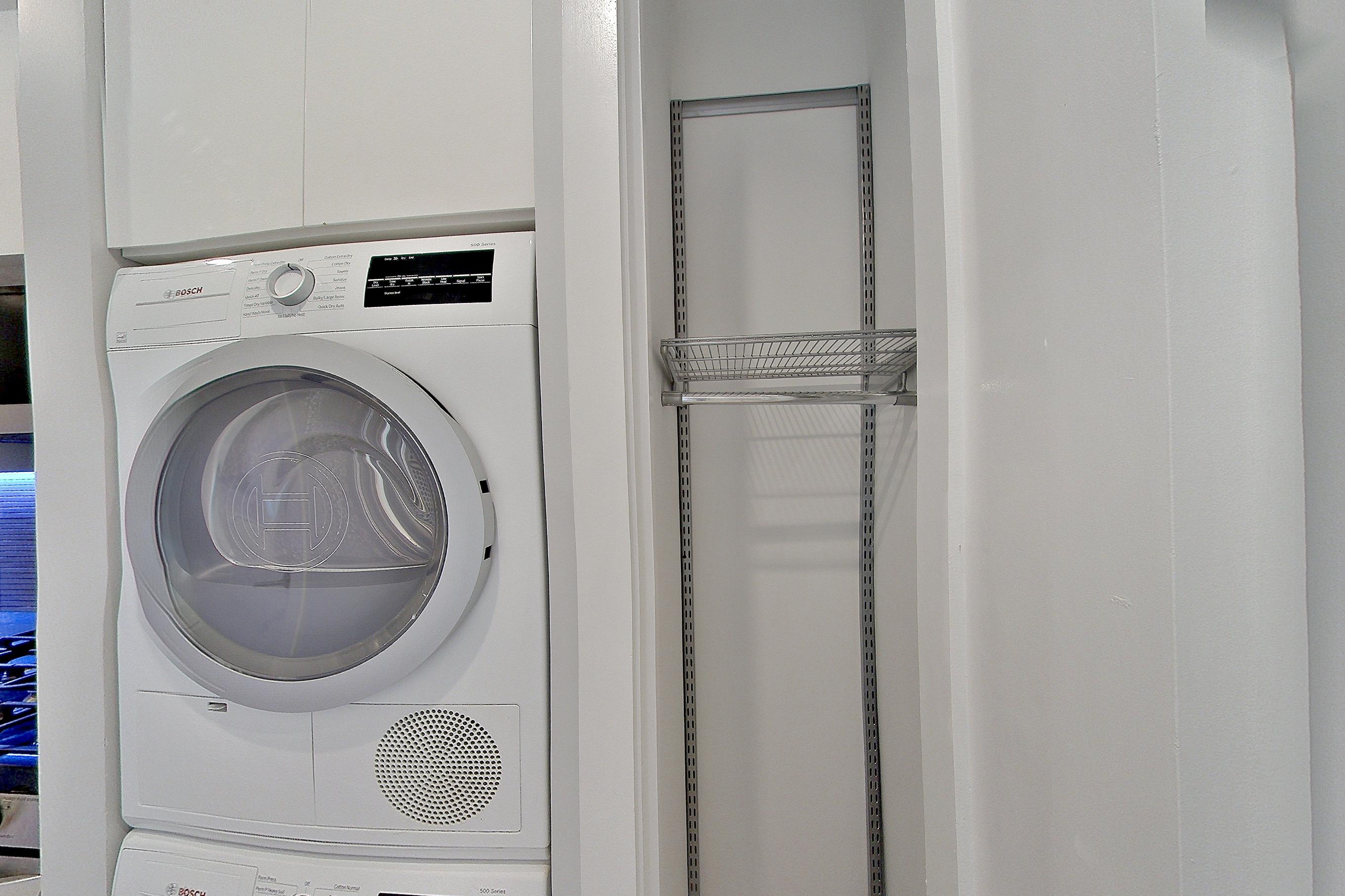KITCHEN CLOSET