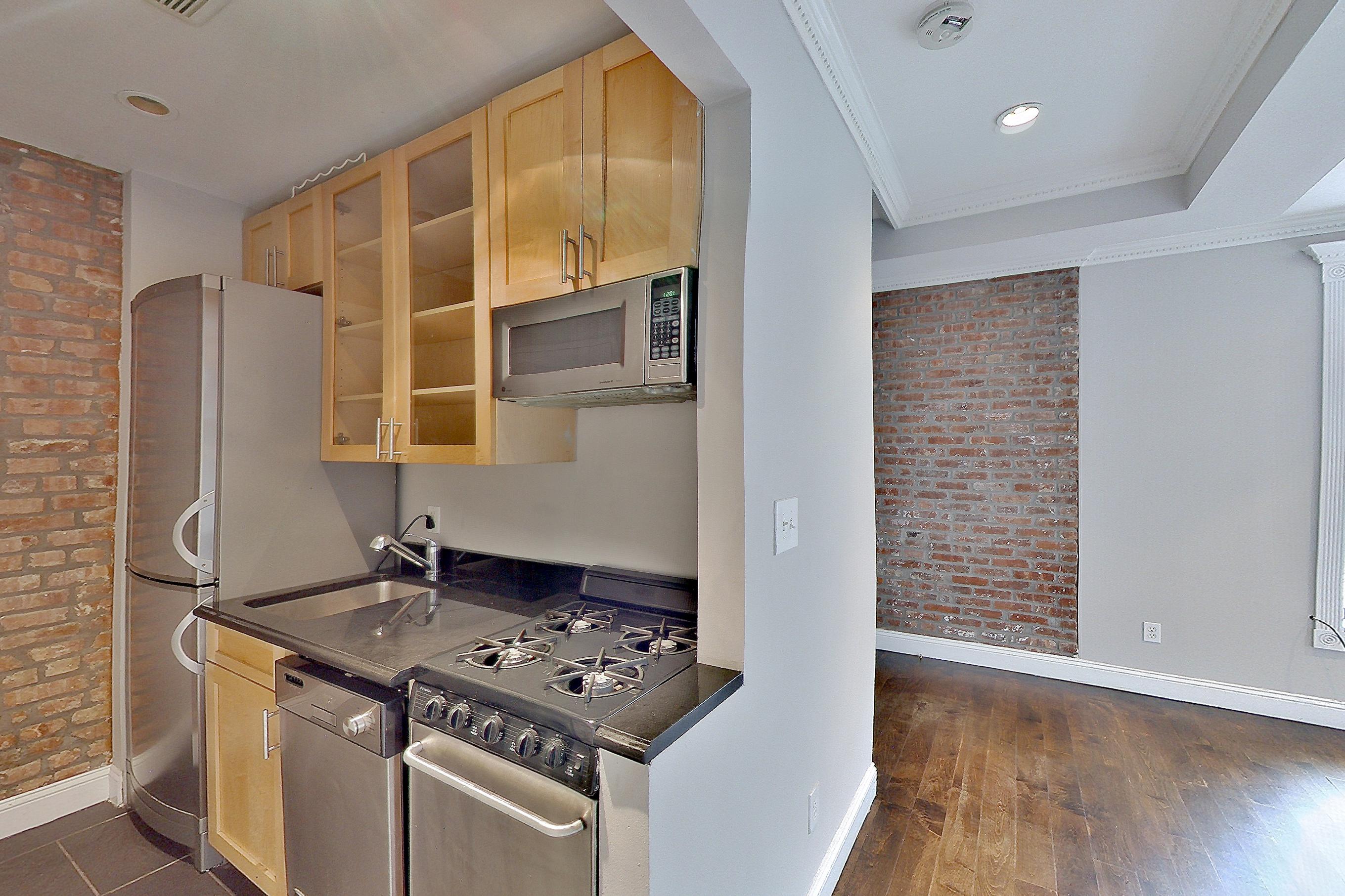 KITCHEN CLOSET