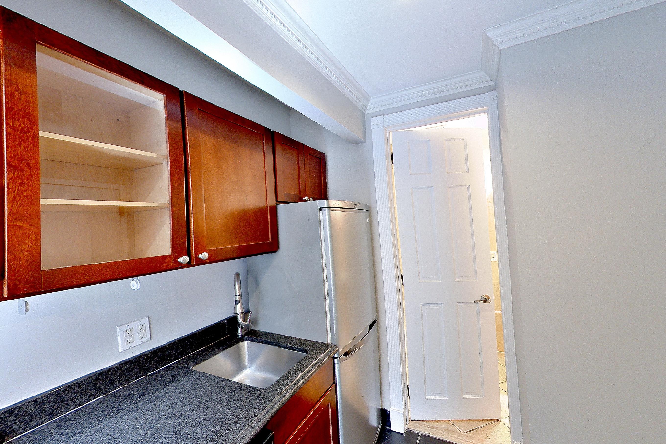 KITCHEN CLOSET
