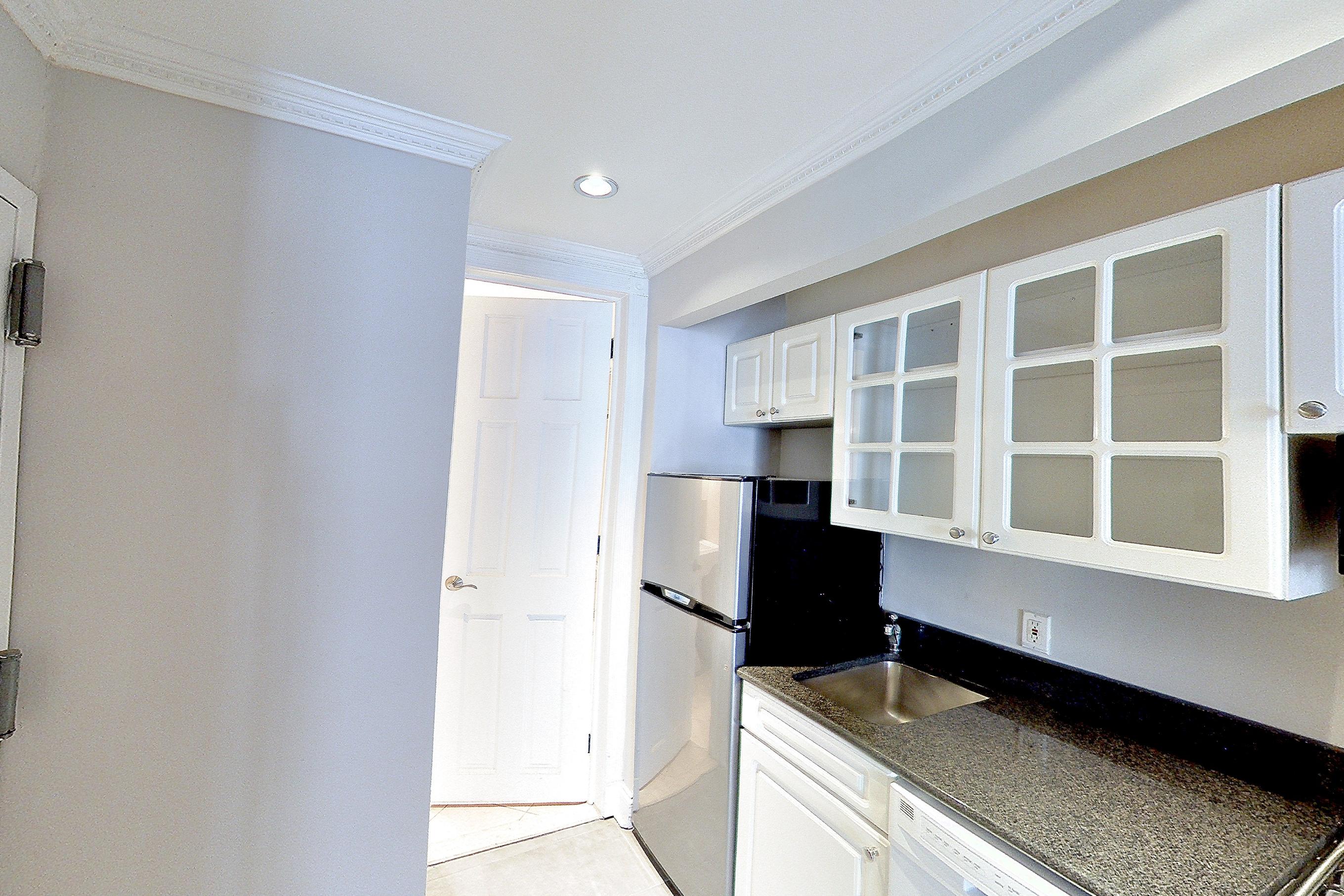 KITCHEN CLOSET