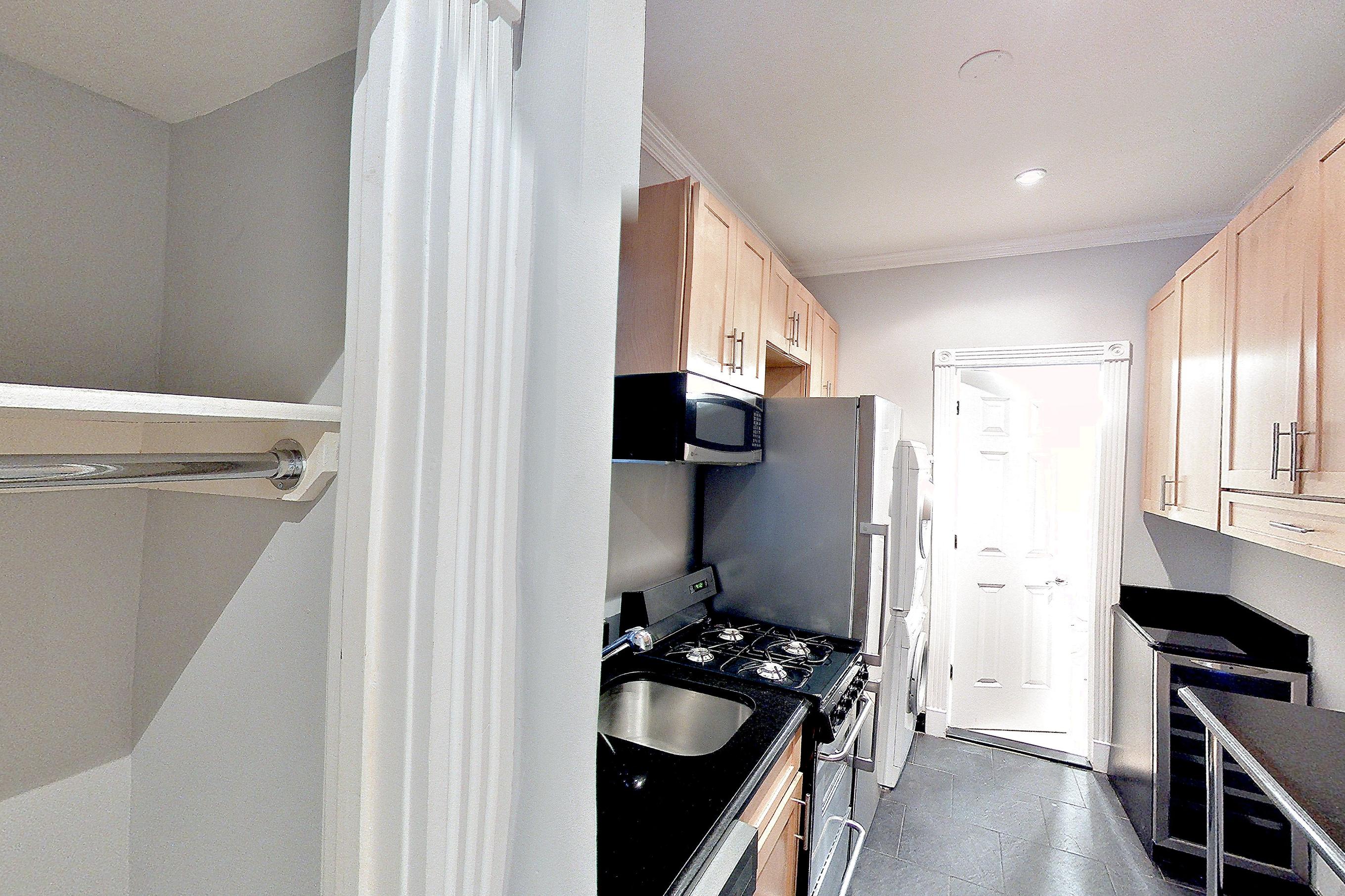 KITCHEN CLOSET