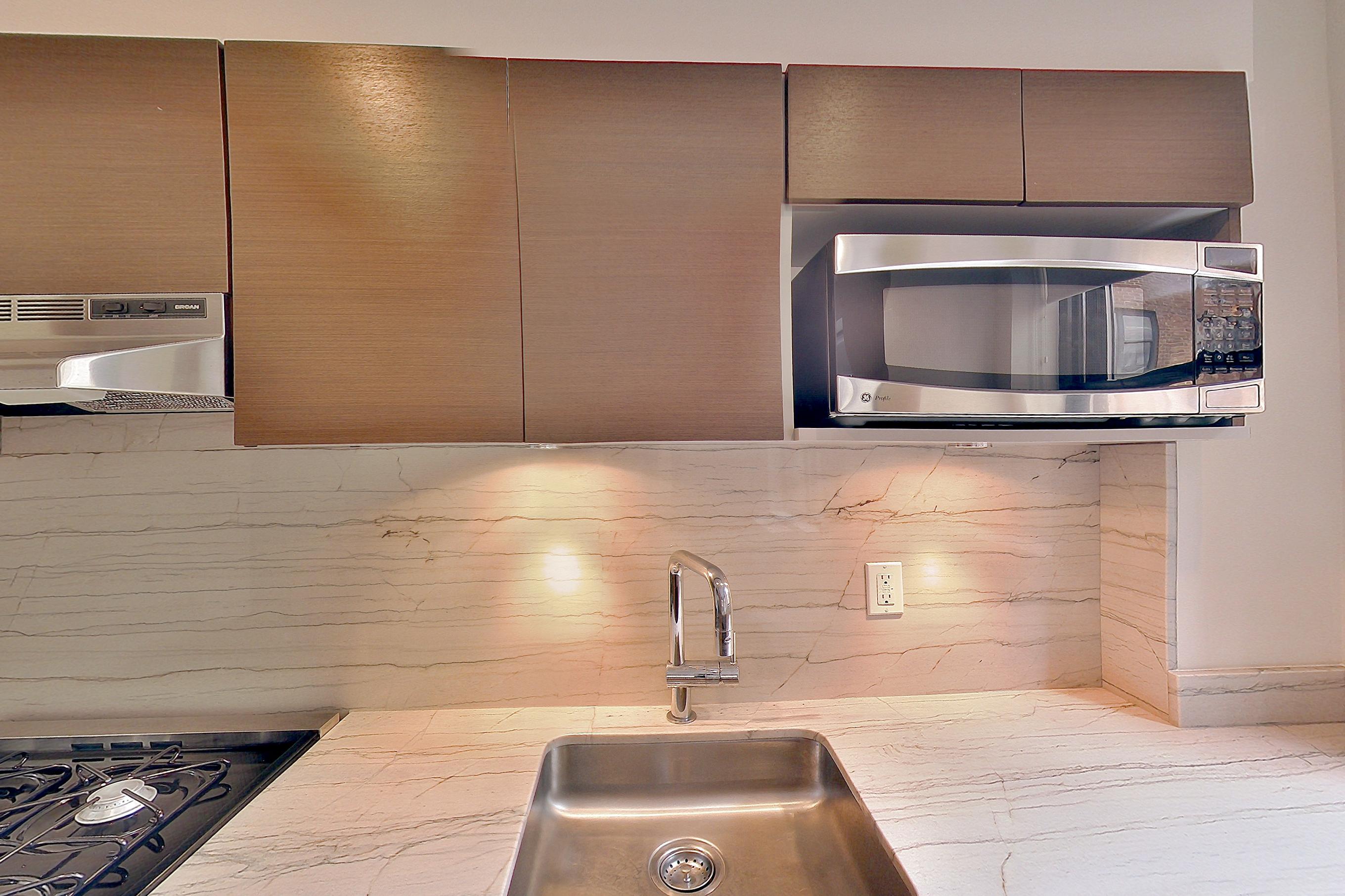 KITCHEN CLOSEUP