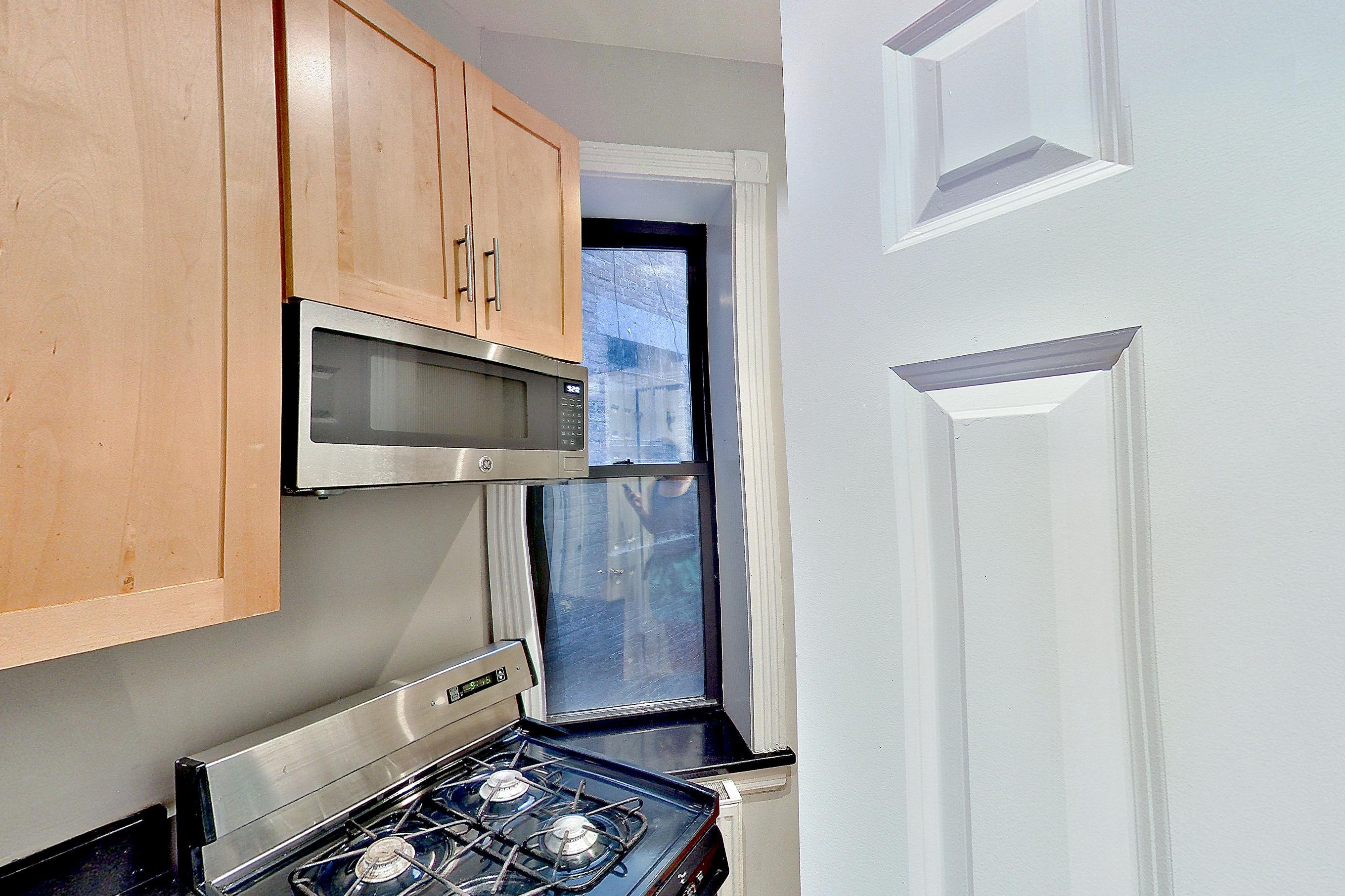 KITCHEN CLOSET