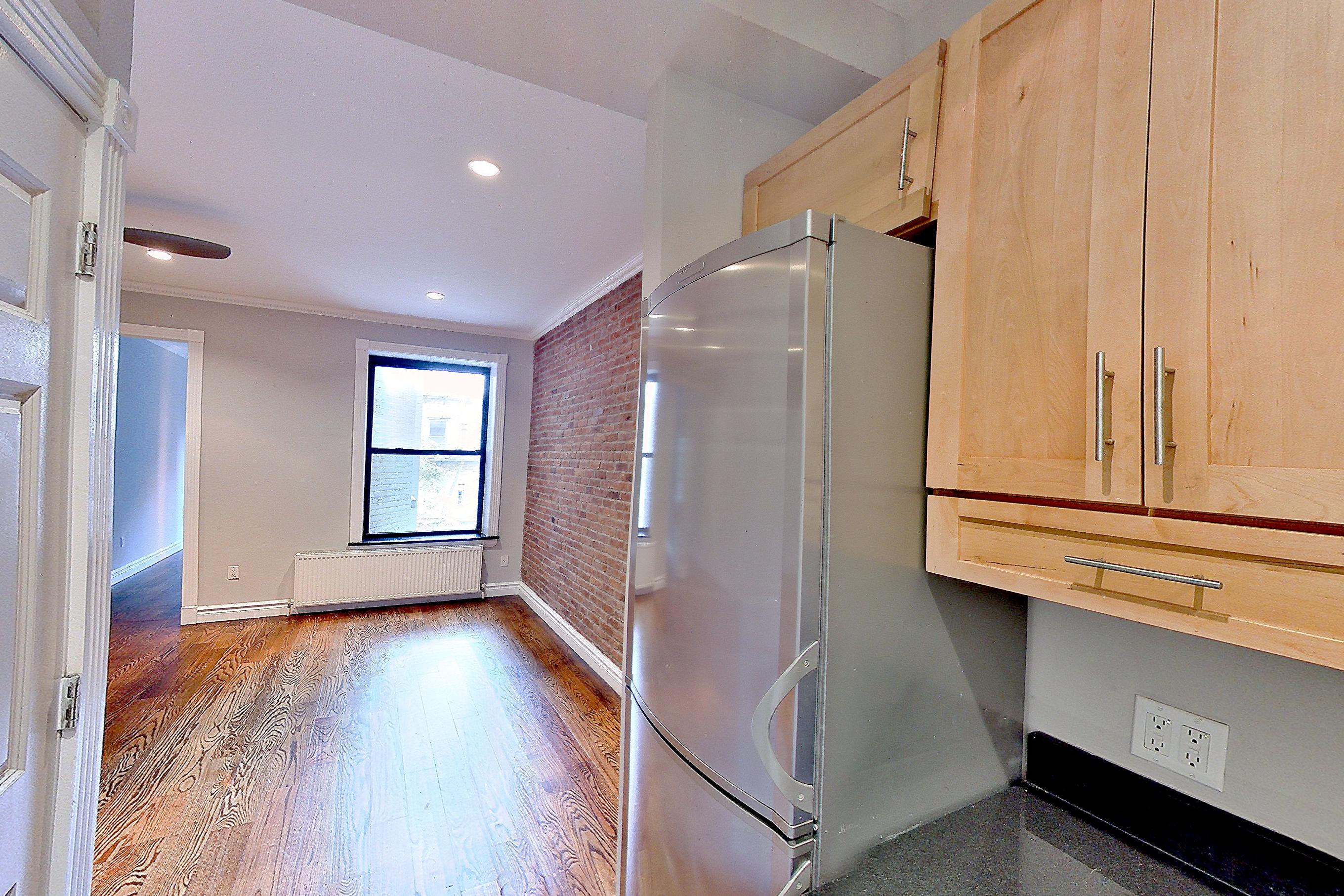 KITCHEN CLOSET