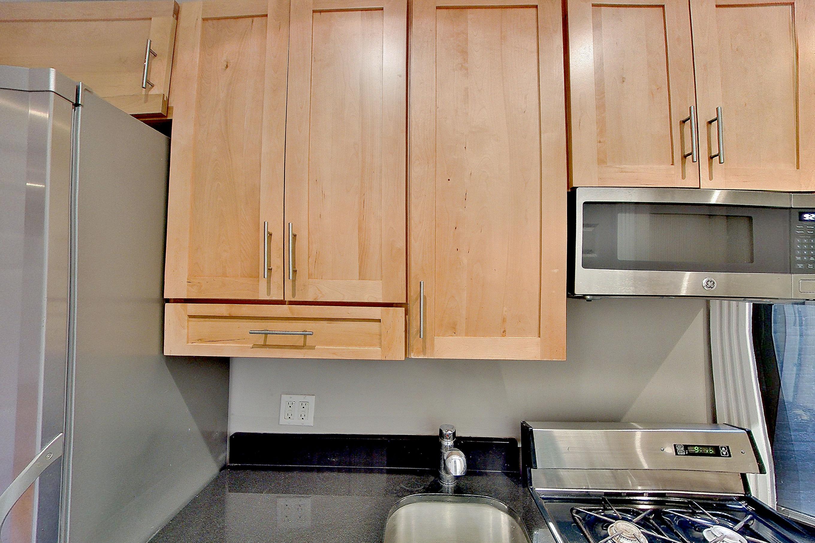 KITCHEN CLOSET