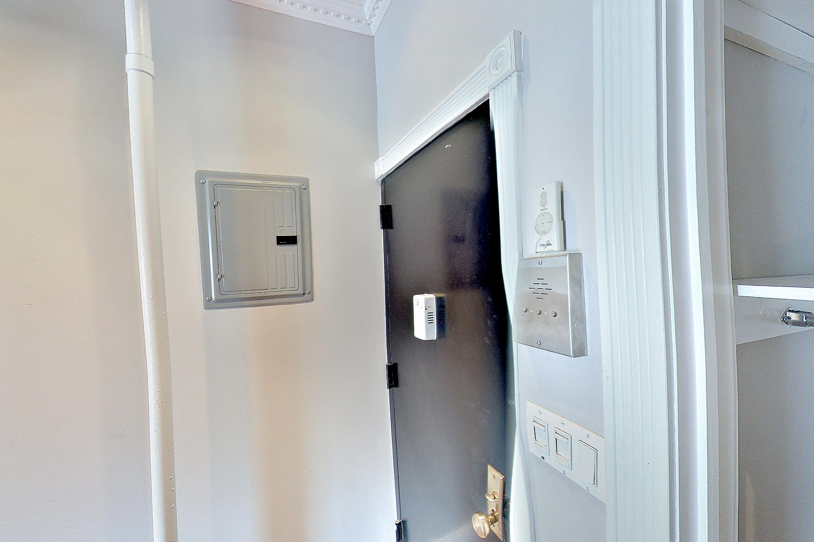 LIVING ROOM CLOSET