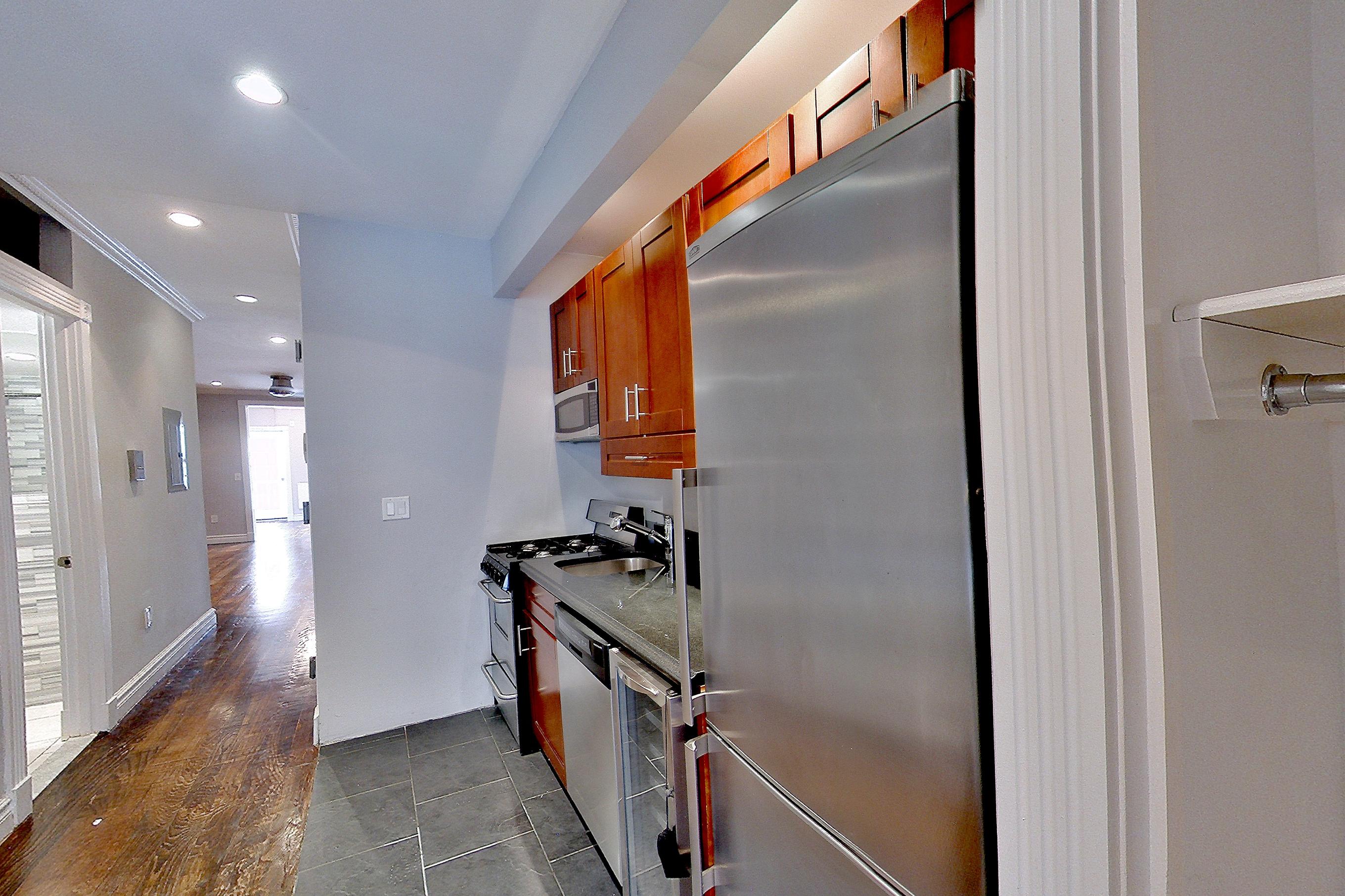 KITCHEN CLOSET