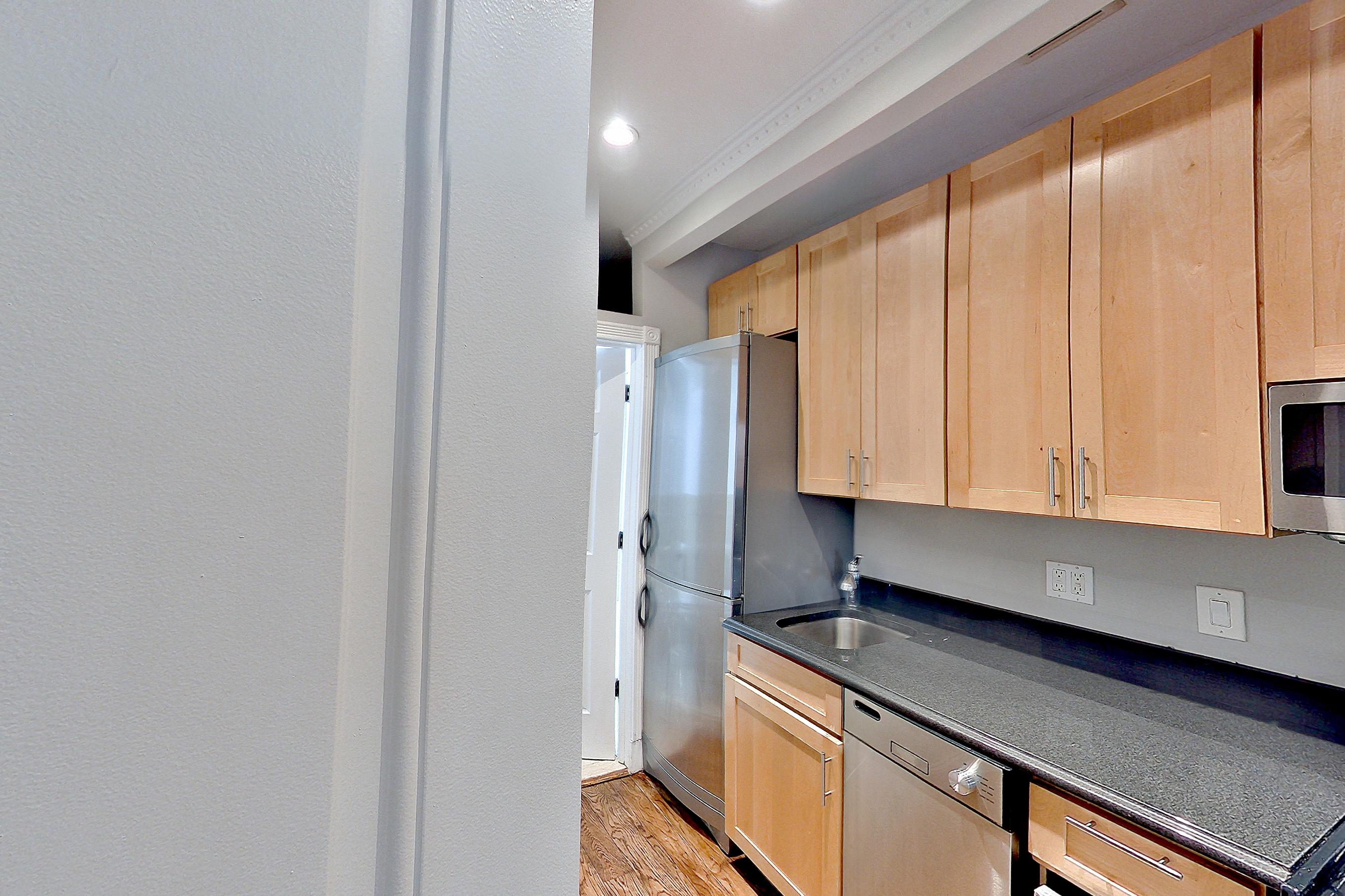 KITCHEN CLOSET